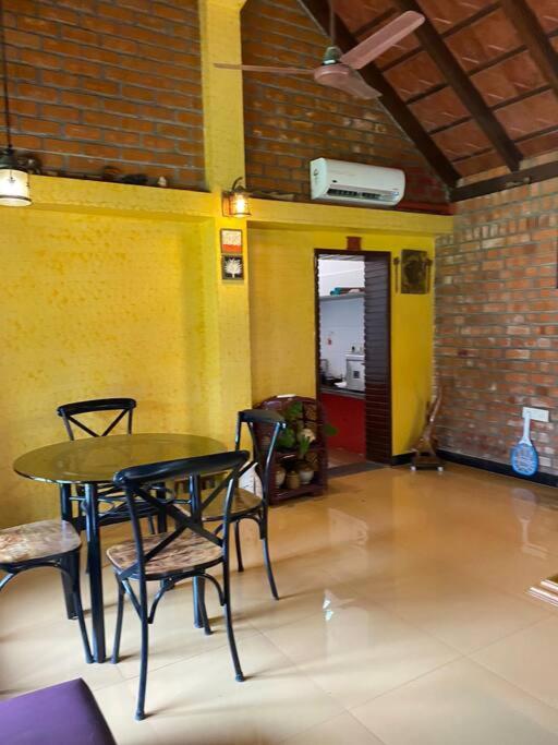 Anchorage - Mesmerizing villa with lawn, BB court