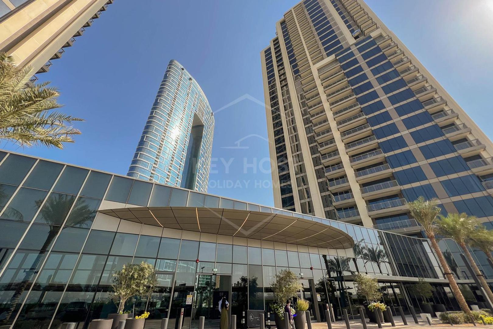 KeyHost - Superior 3BR Sea View - 52 42 Towers Dubai Marina- K2920
