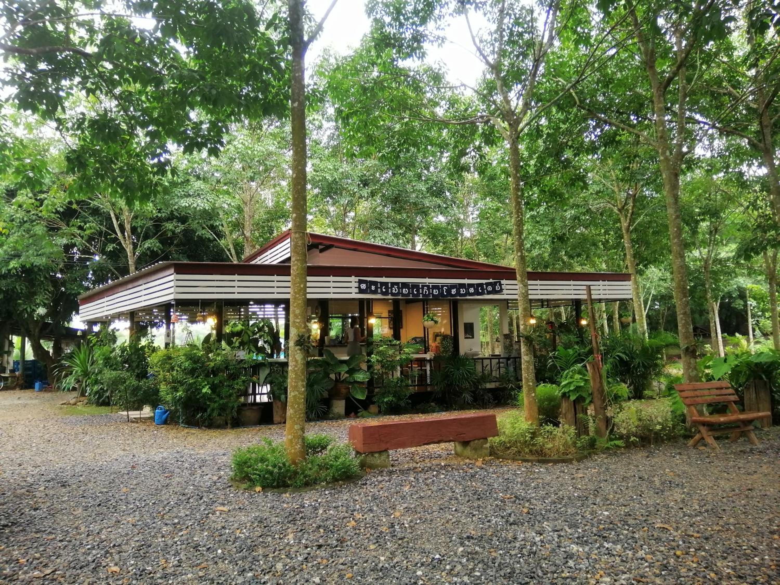 Food & Beverage