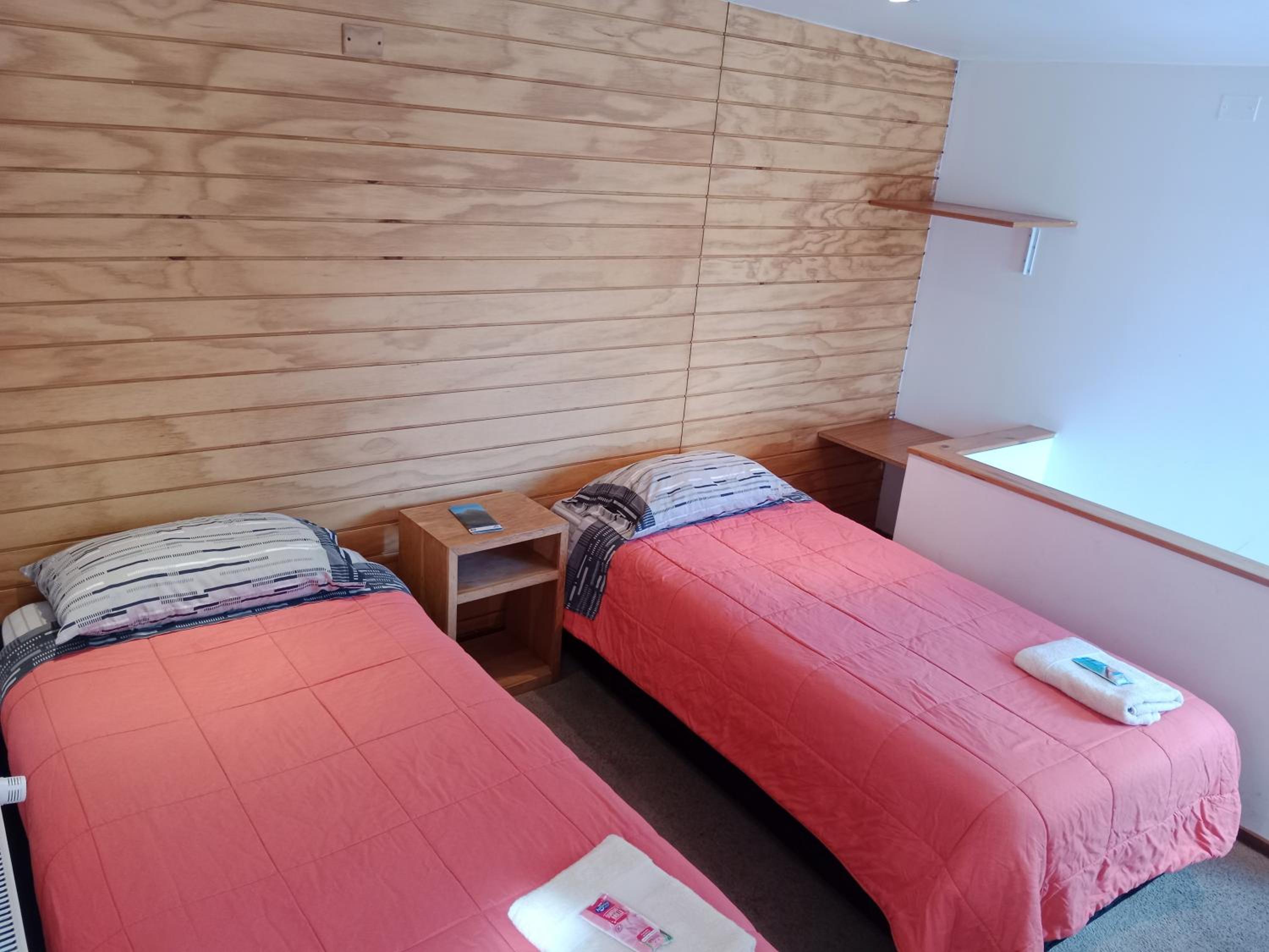 ALMER HOSTAL