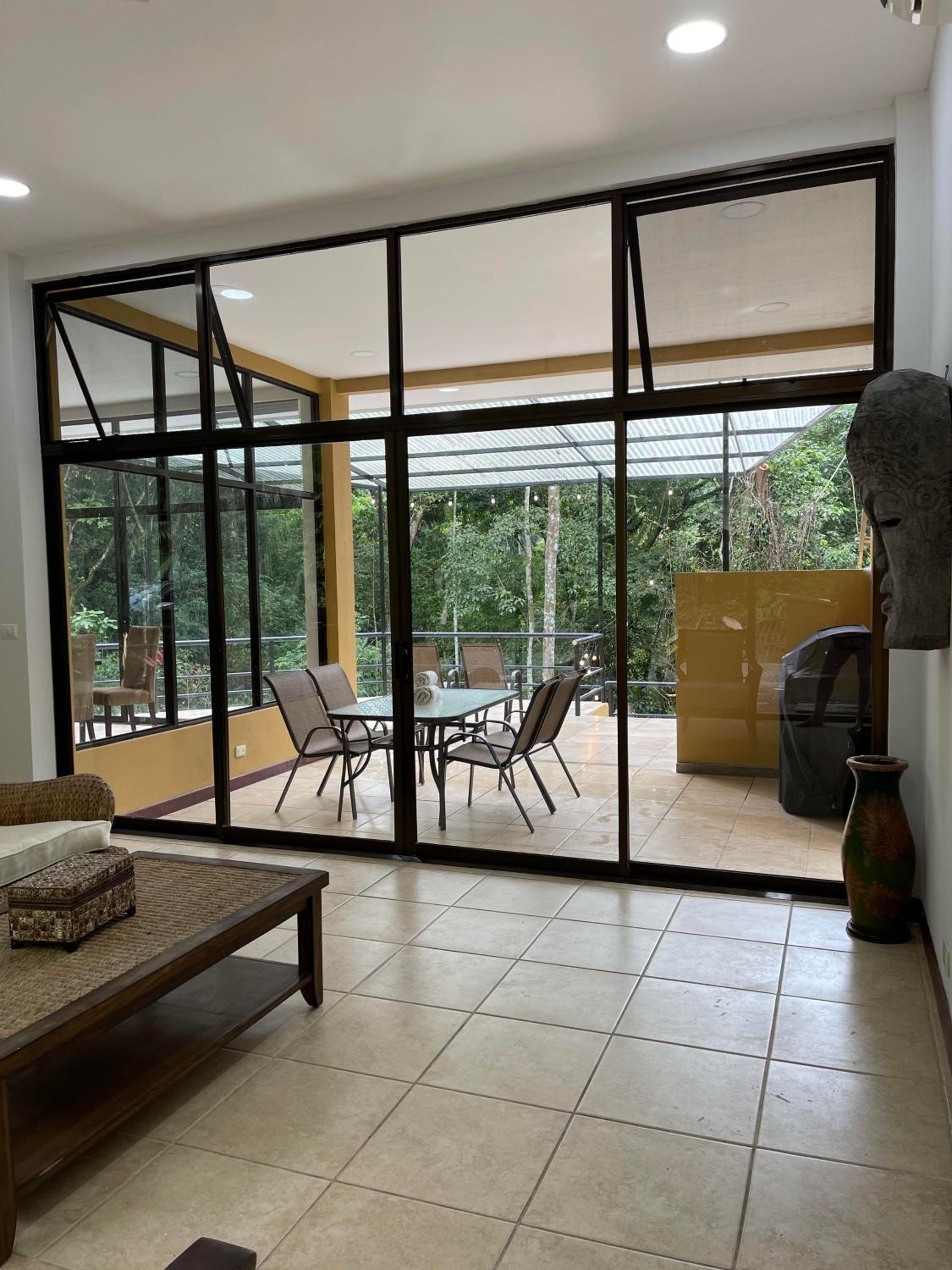 Private 5 Bedroom Home with Pool!