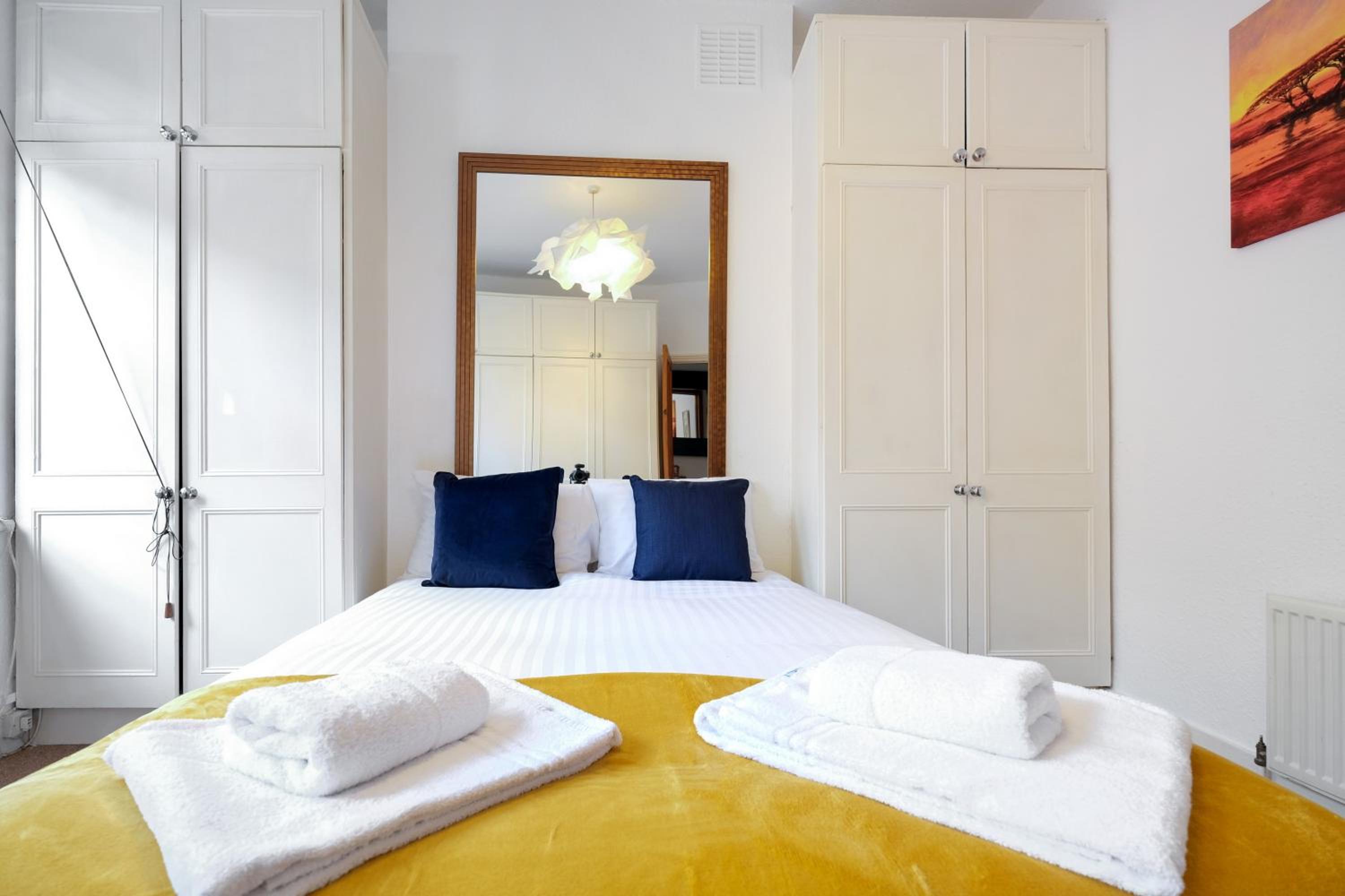 London Spacious 3 Bedroom House, Fulham By MDPS