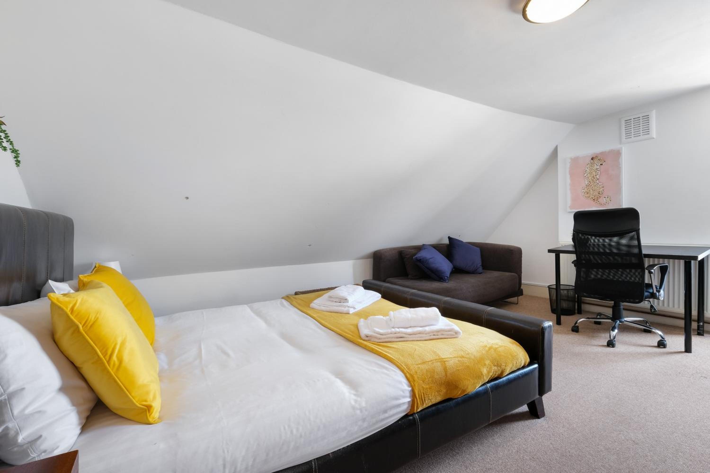 London Spacious 3 Bedroom House, Fulham By MDPS