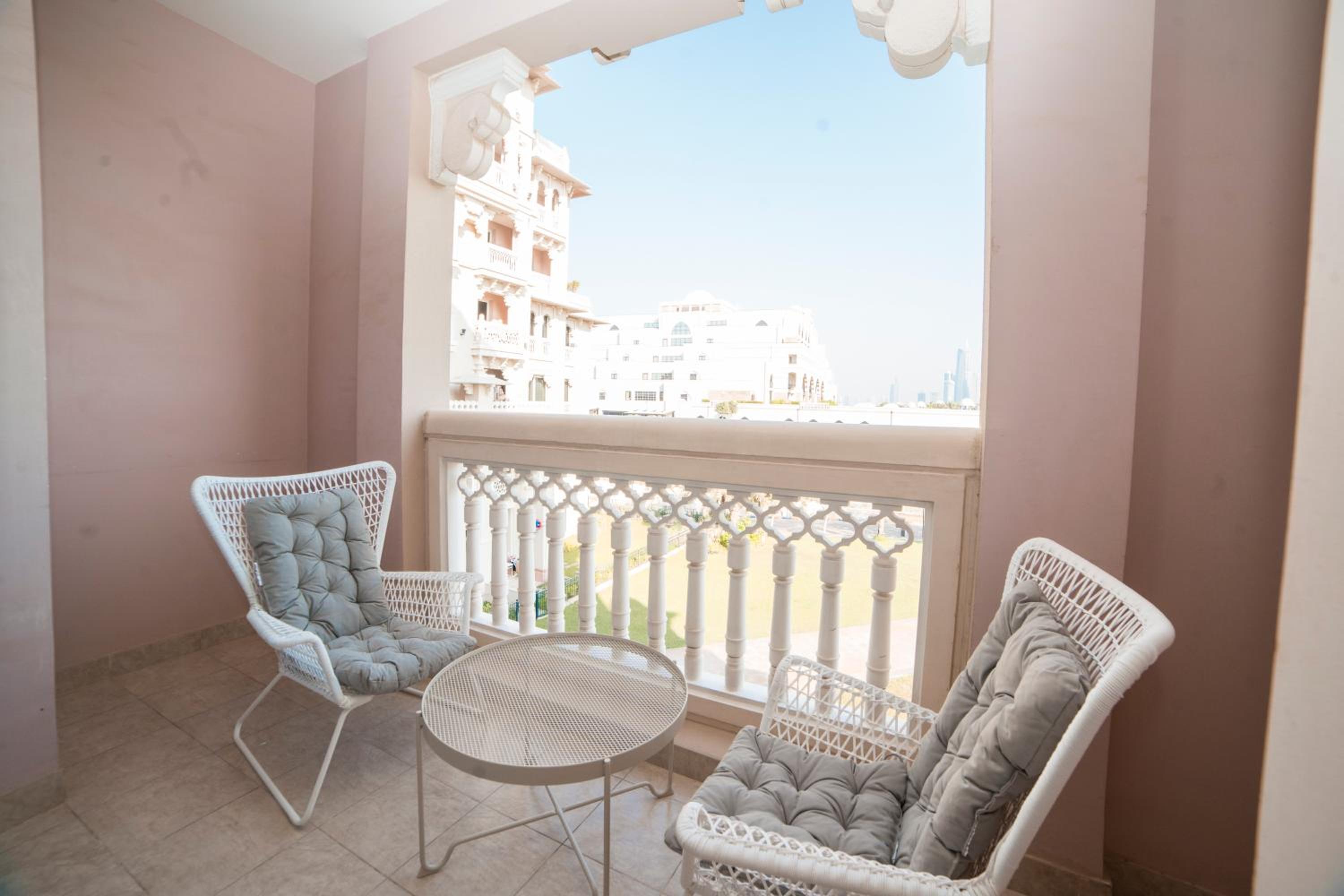 1-bedroom apartment with pool