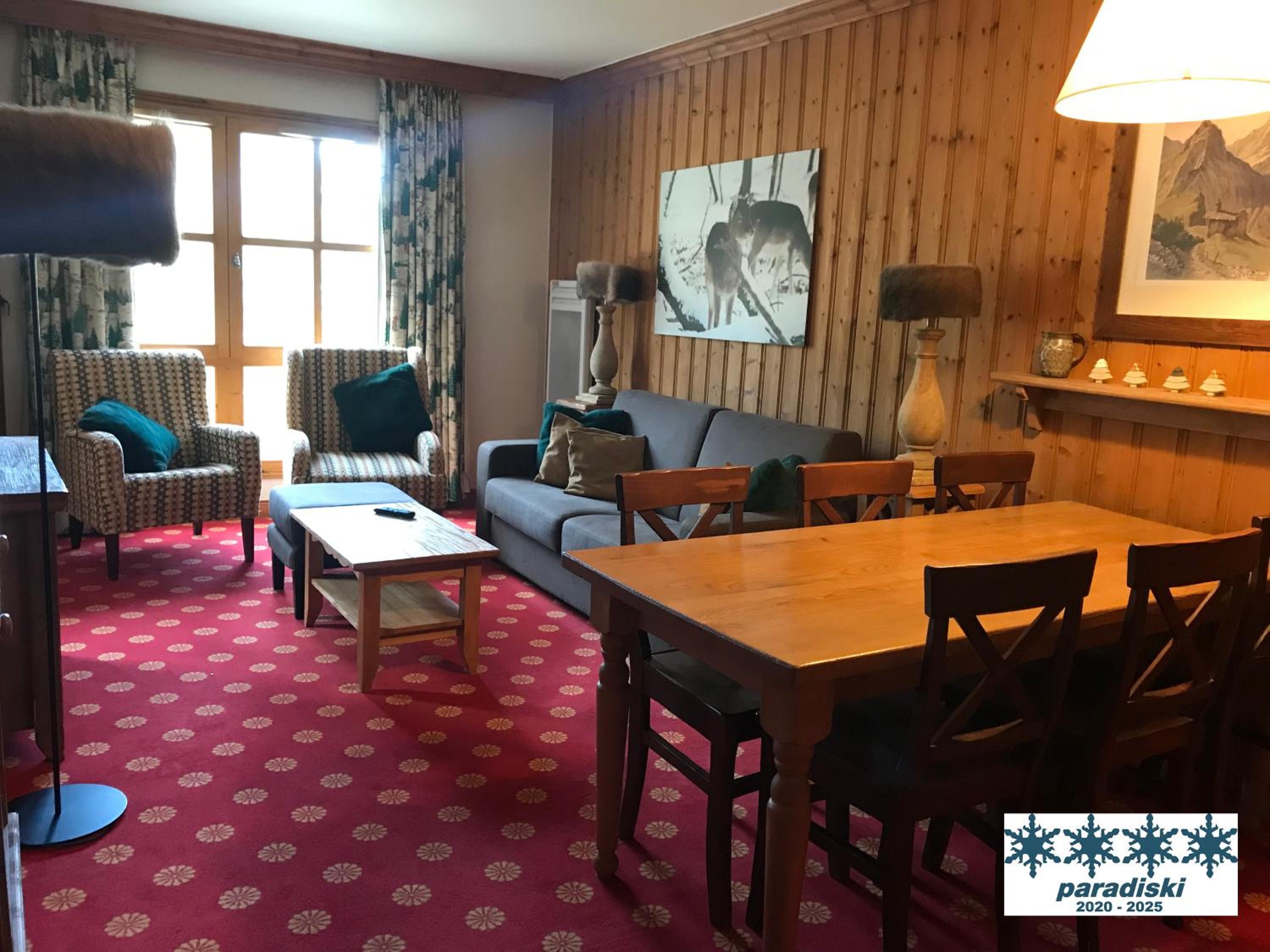 Hotel Grande Marmotte, Ski aux pieds, Le Refuge du Montagnard, Arc 1950 - Image 1