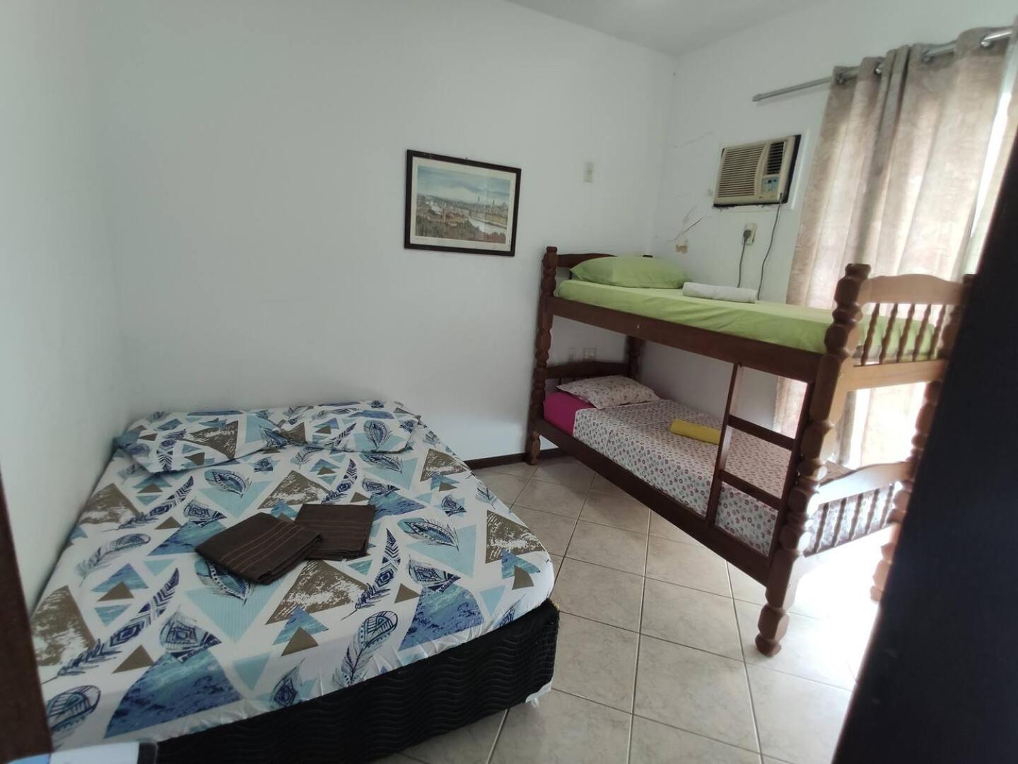 Apto 2 quartos com AR Cond, prédio frente p/ praia