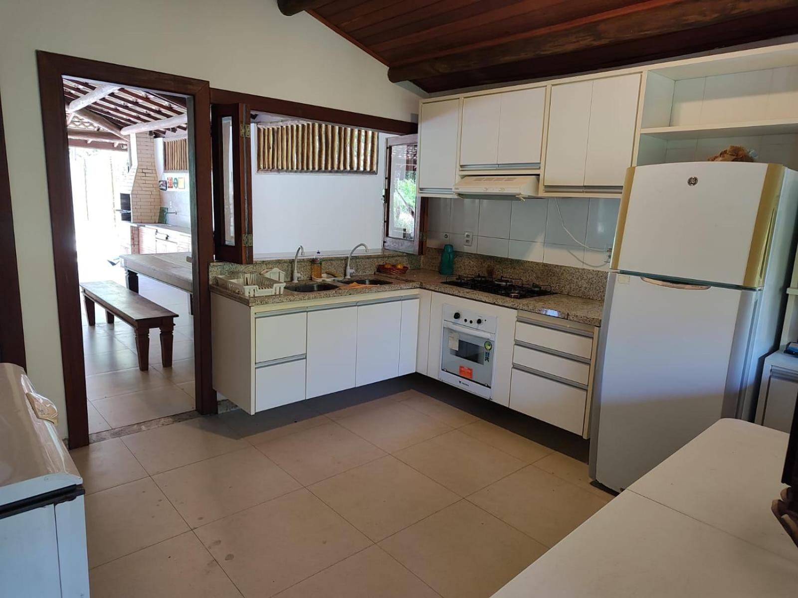 Linda casa 4/4 com piscina na Praia do Forte.