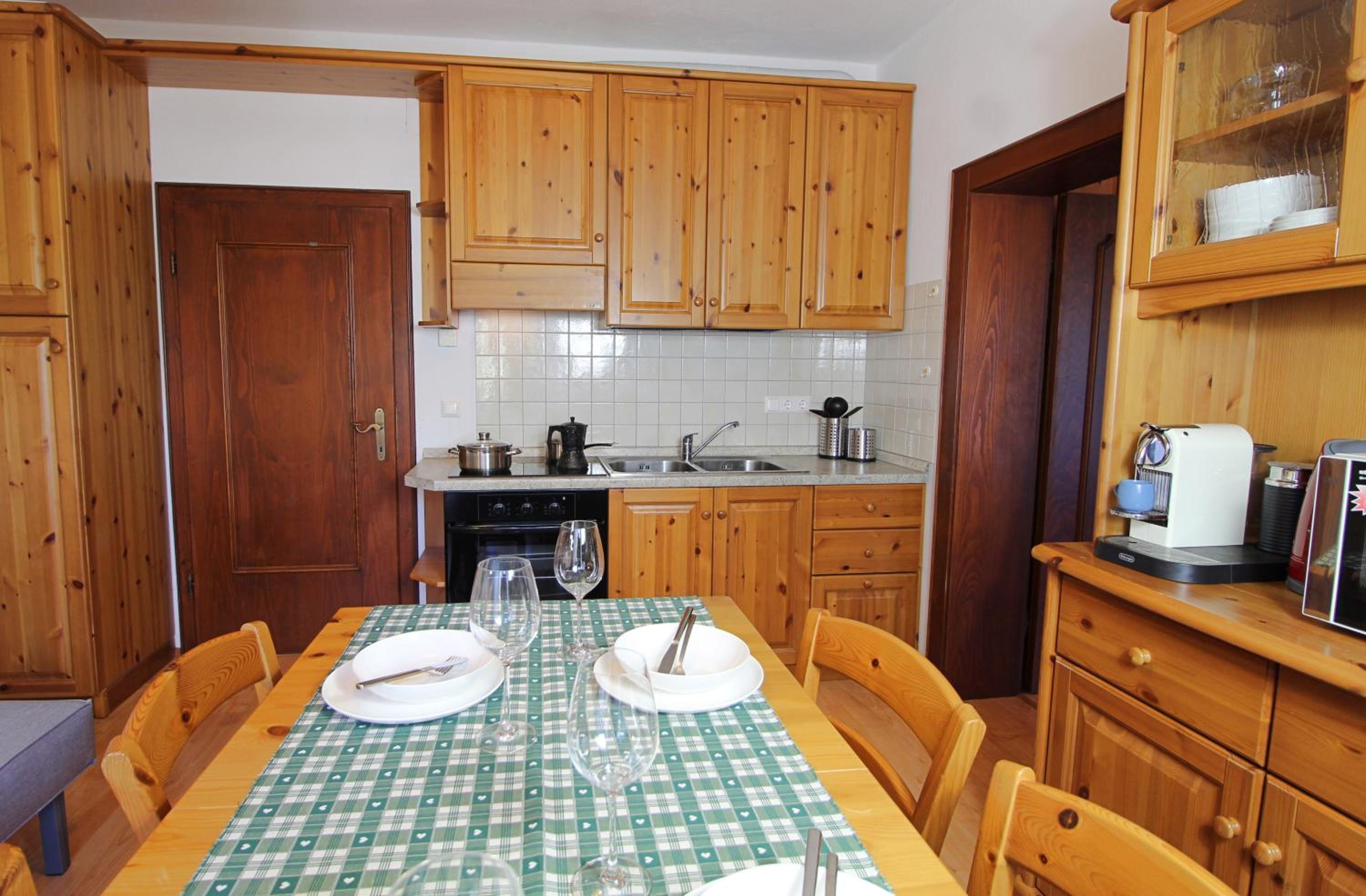 Ski-to-door apartment Waldrand