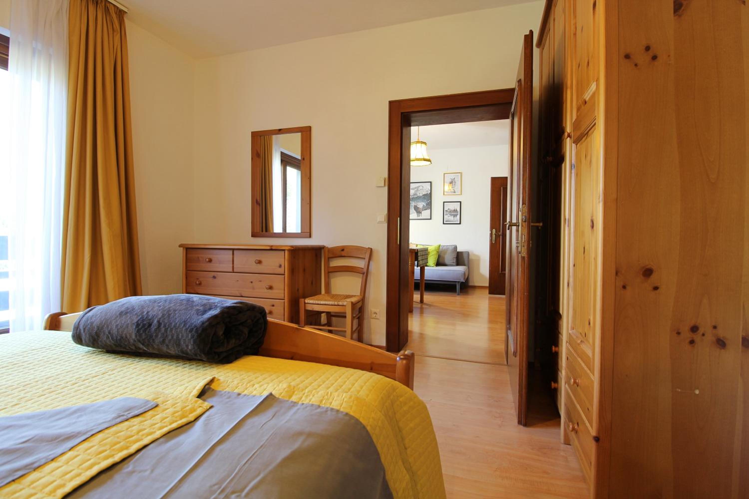 Ski-to-door apartment Waldrand