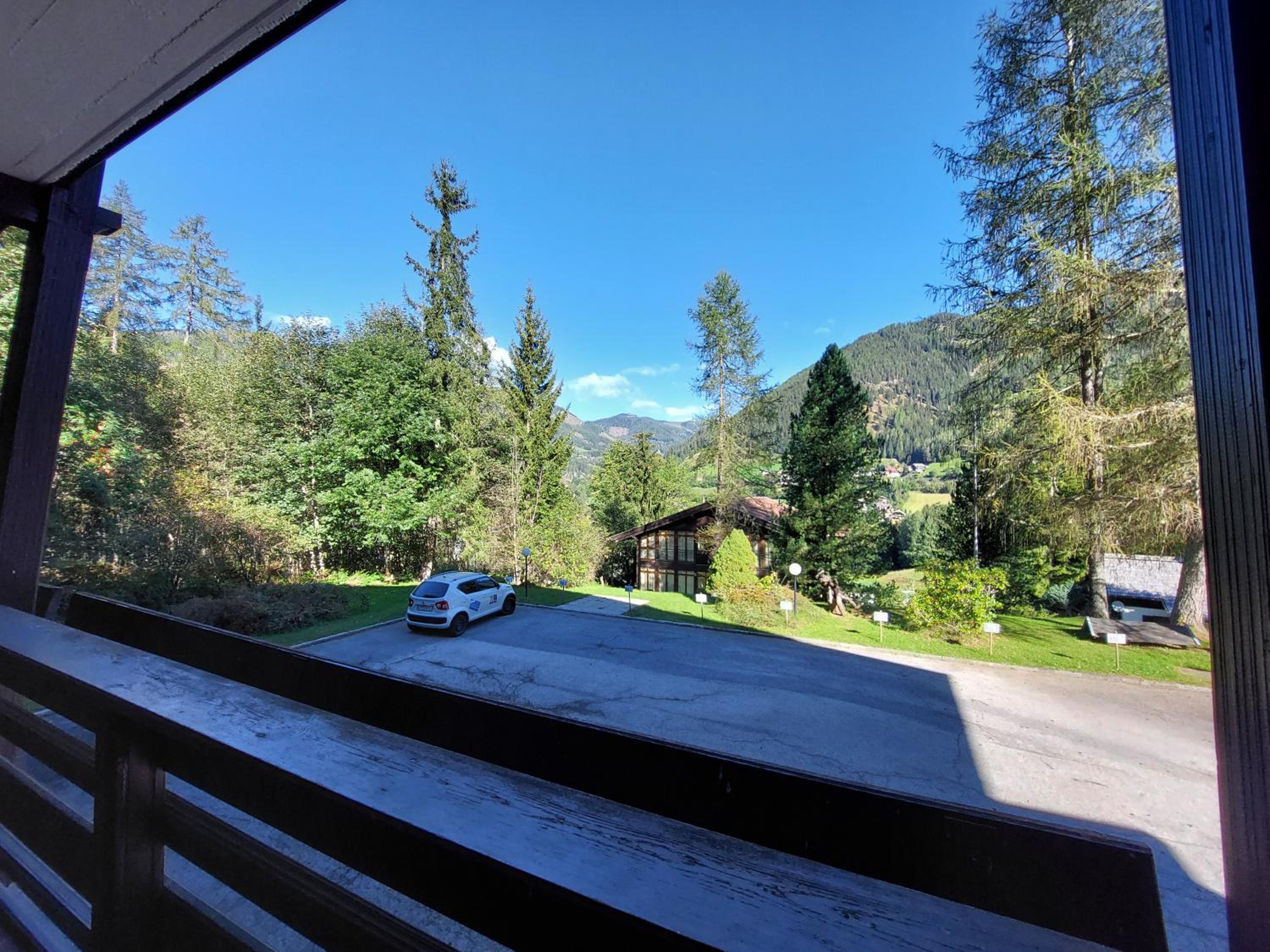 Ski-to-door apartment Waldrand
