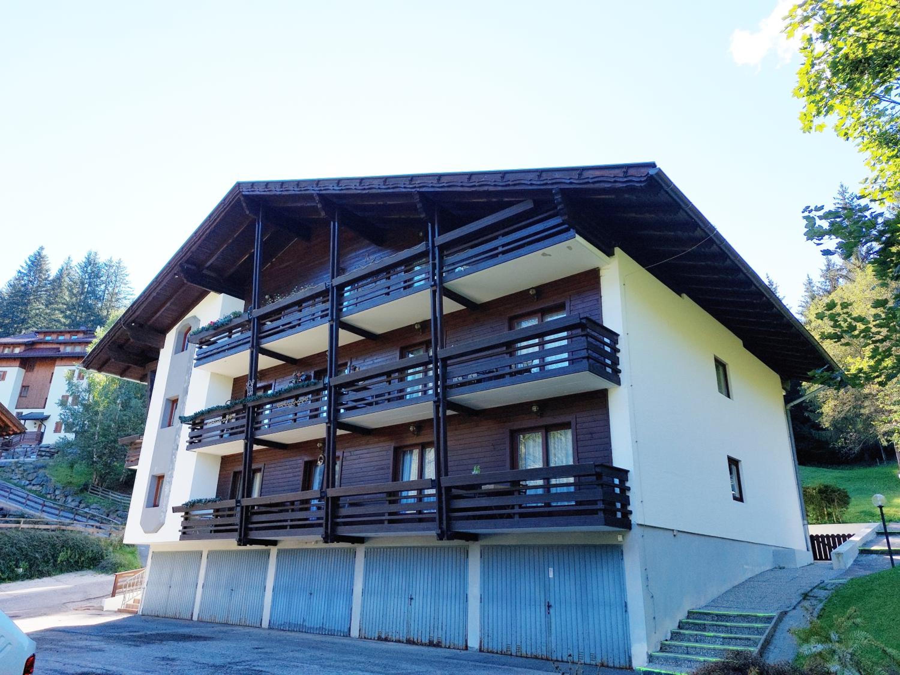 Ski-to-door apartment Waldrand