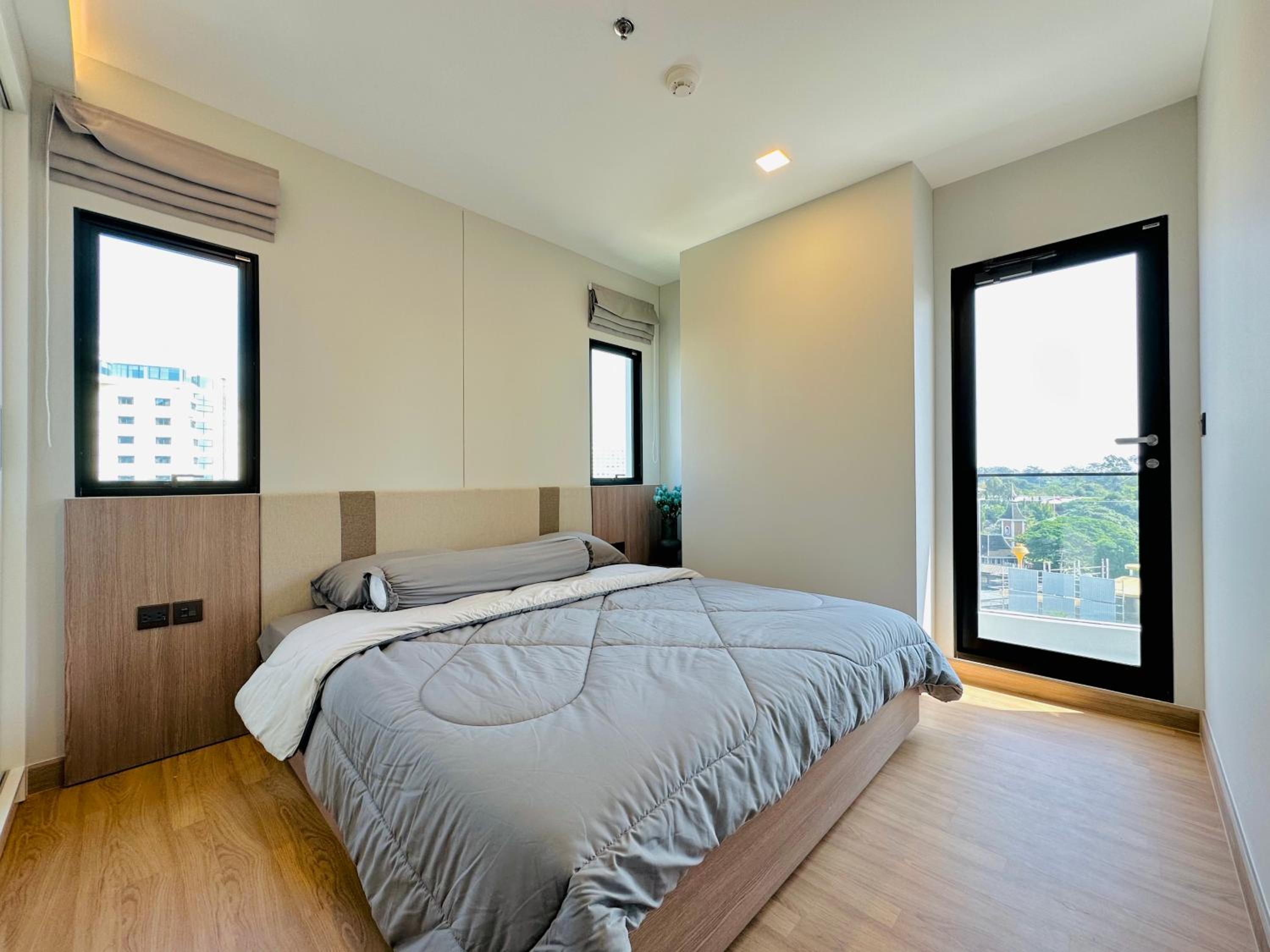 Astra Sky River Luxury Cozy Three-Bedroom Family Mountain View Room