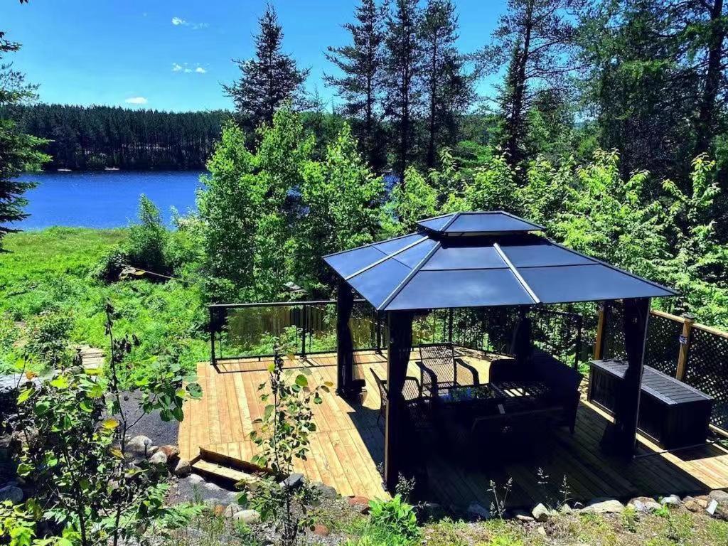 Amazing 3-bedroom entire Chalet-Sauna+lakeview+Spa+BBQ(Best place to relax)