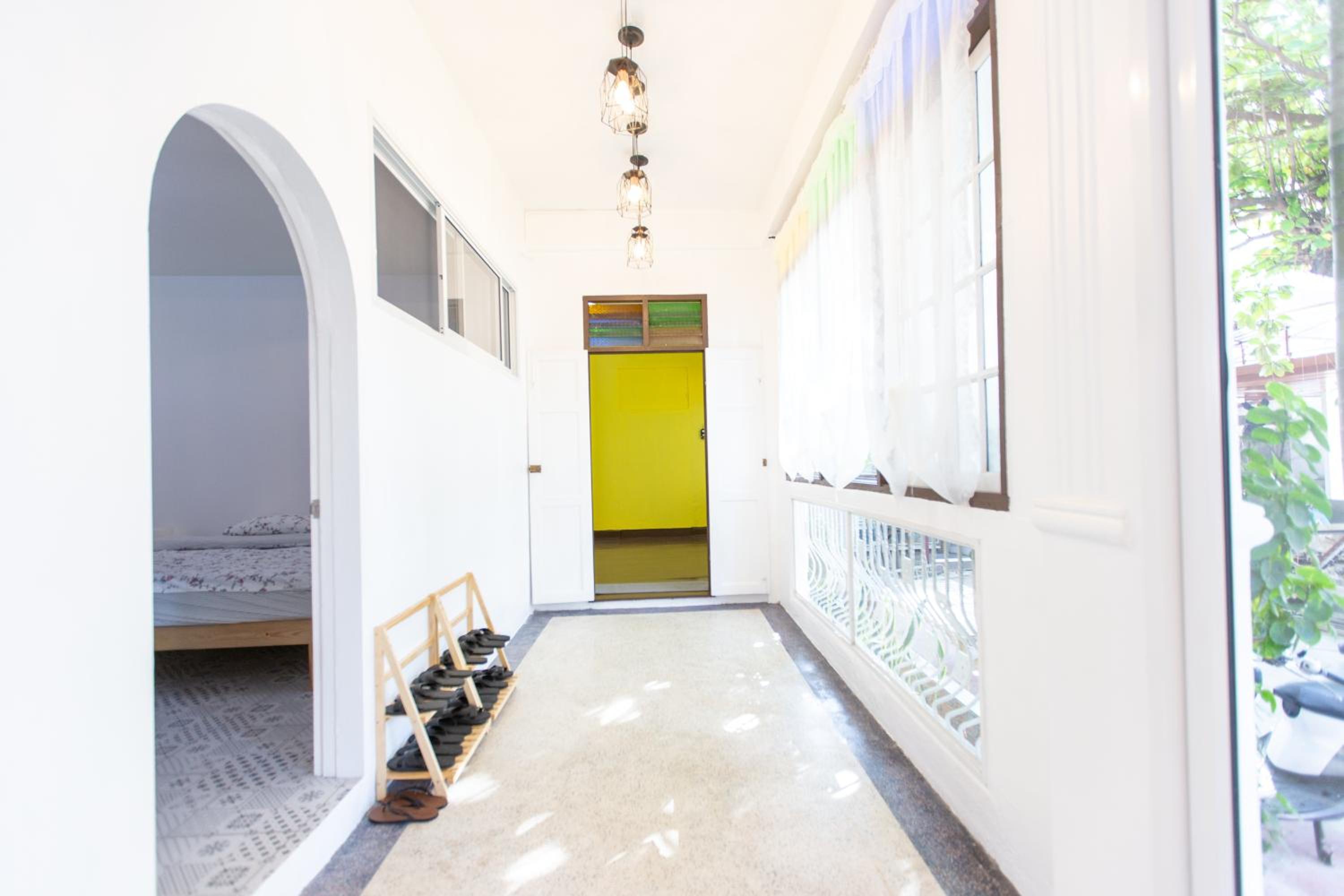 In the heart of the city. Spacious five bedrooms.