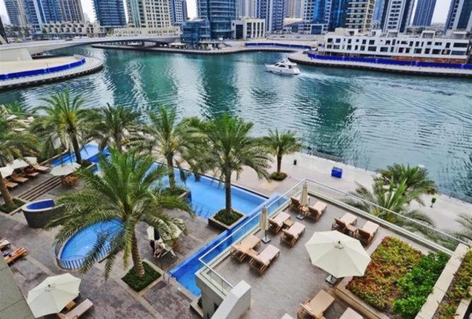 Radiant 2 BR with Marina Views