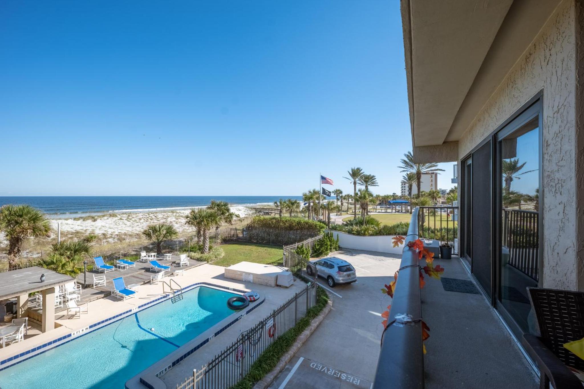 Beachcomber 304, 2BRs, Pool, Beach, Near Mayo Clinic, Sleeps 4