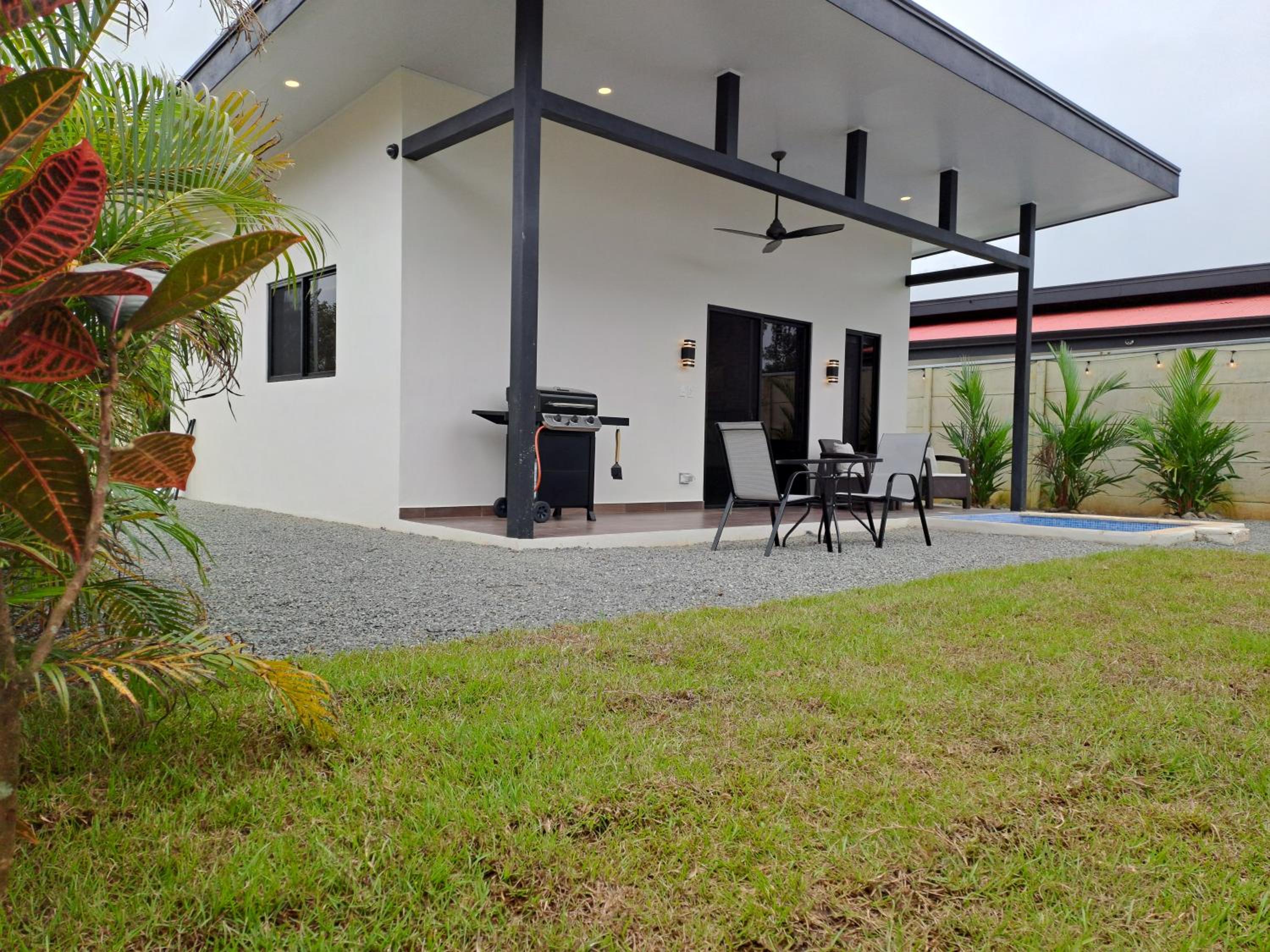 Comfy King bed, private yard and pool!