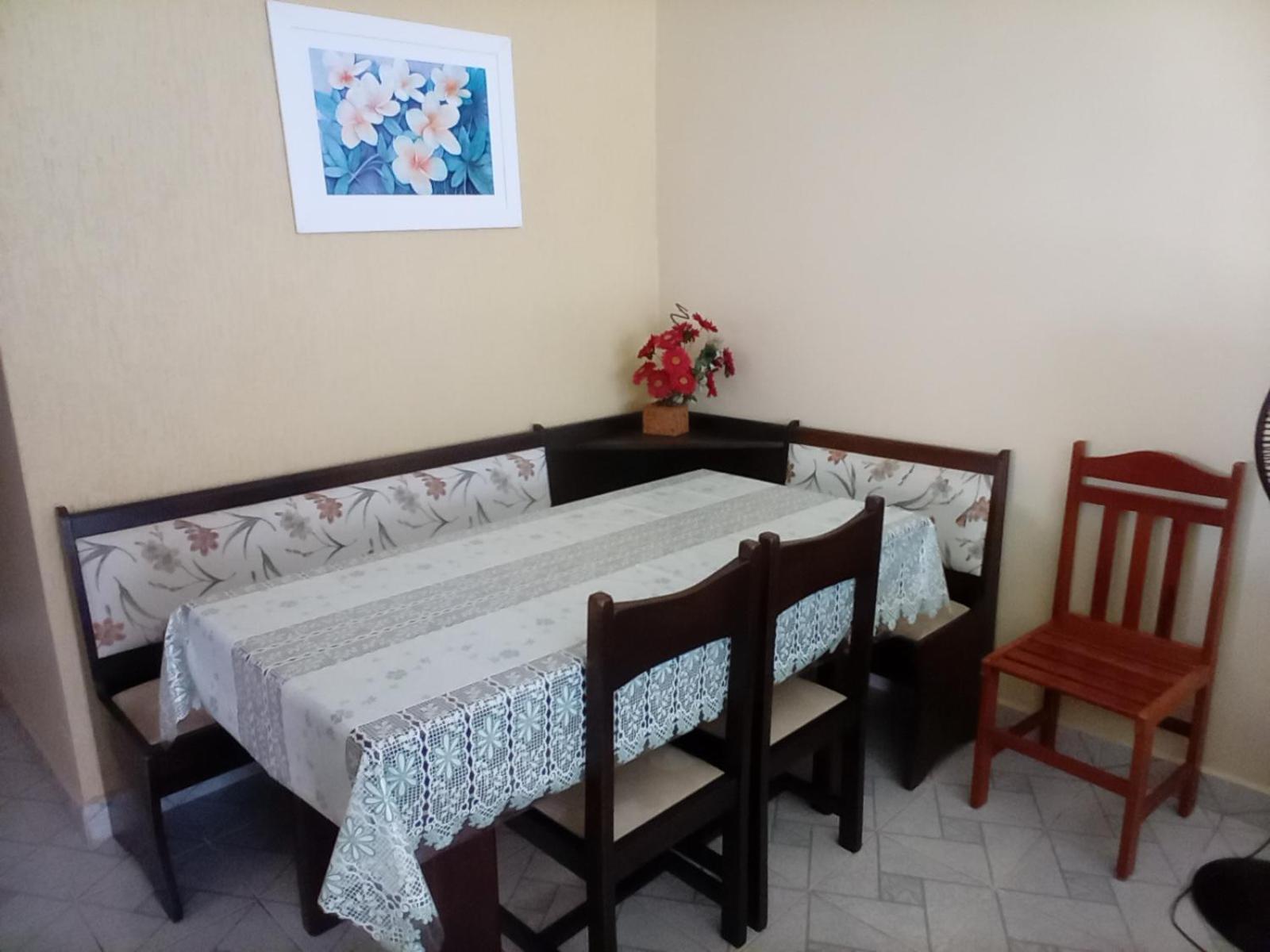 Casa na quadra da Praia de Peruíbe