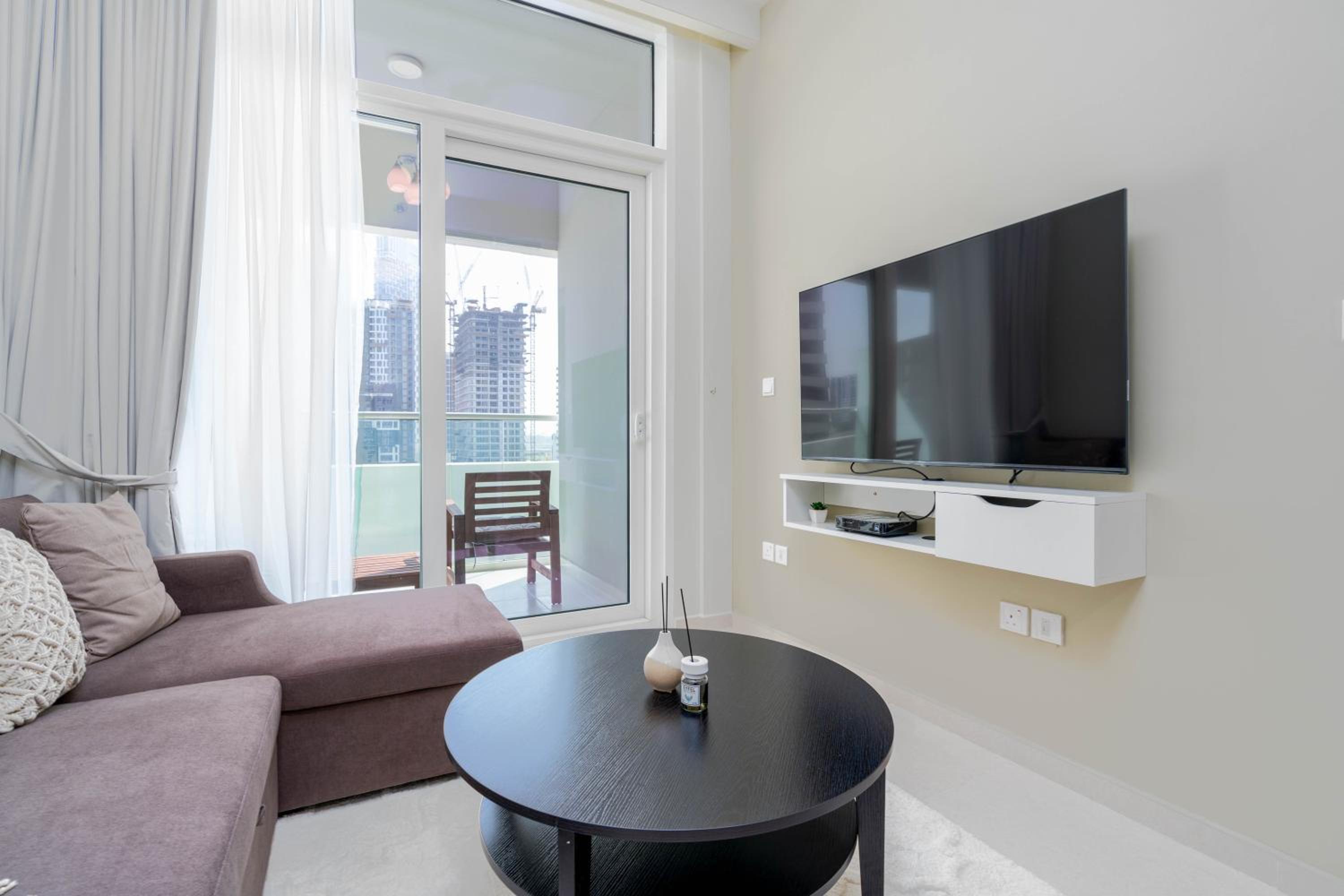 Pristine 1 BR at Reva Residences
