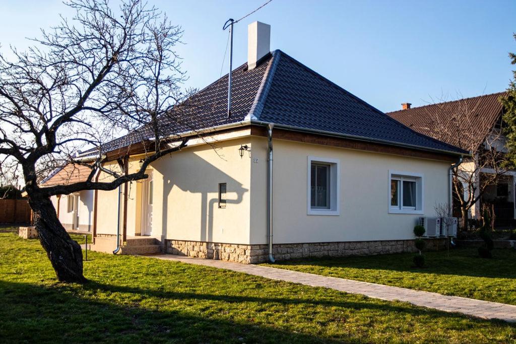 Amande House & Cottage