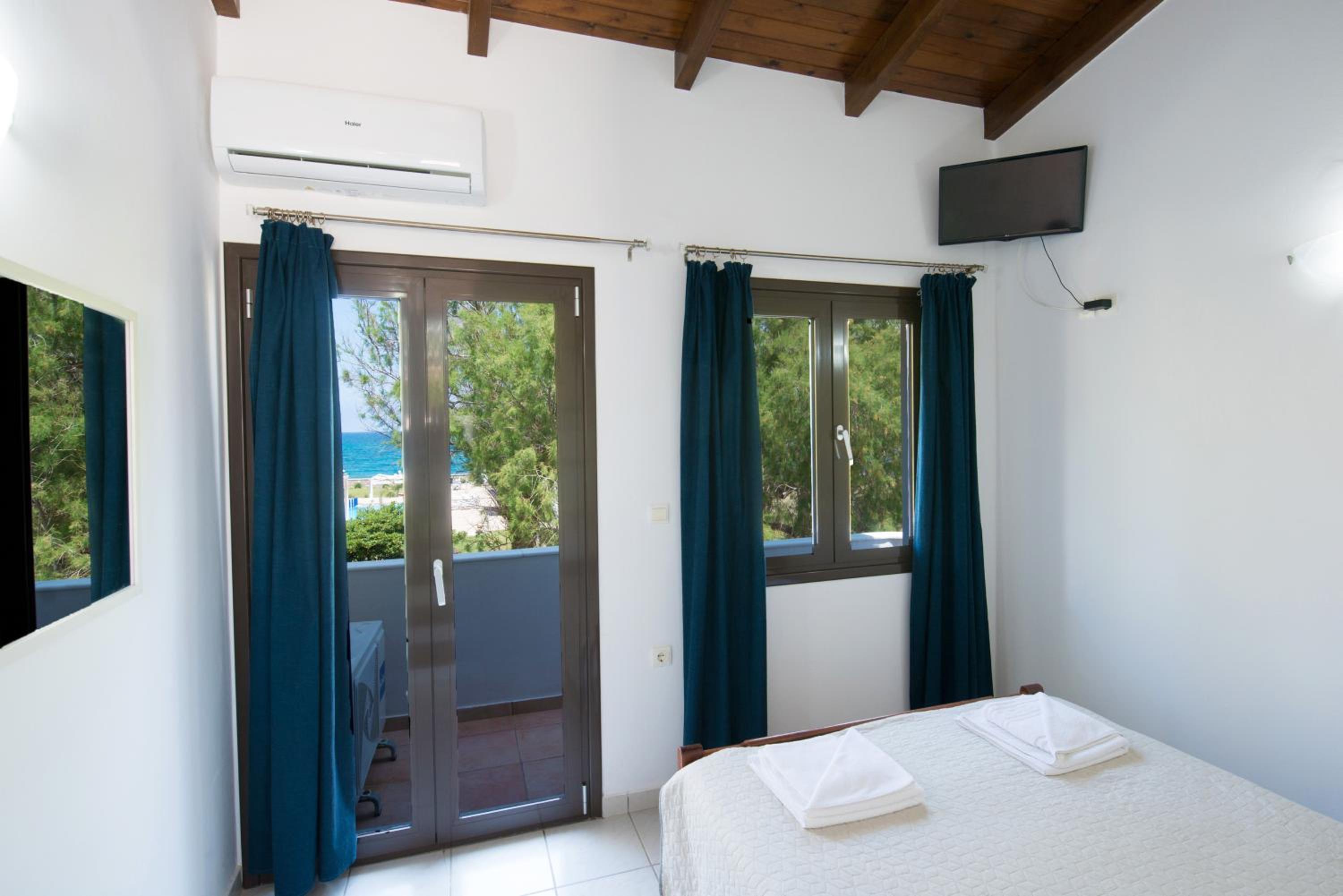 Captain's Beach Apartments view 4