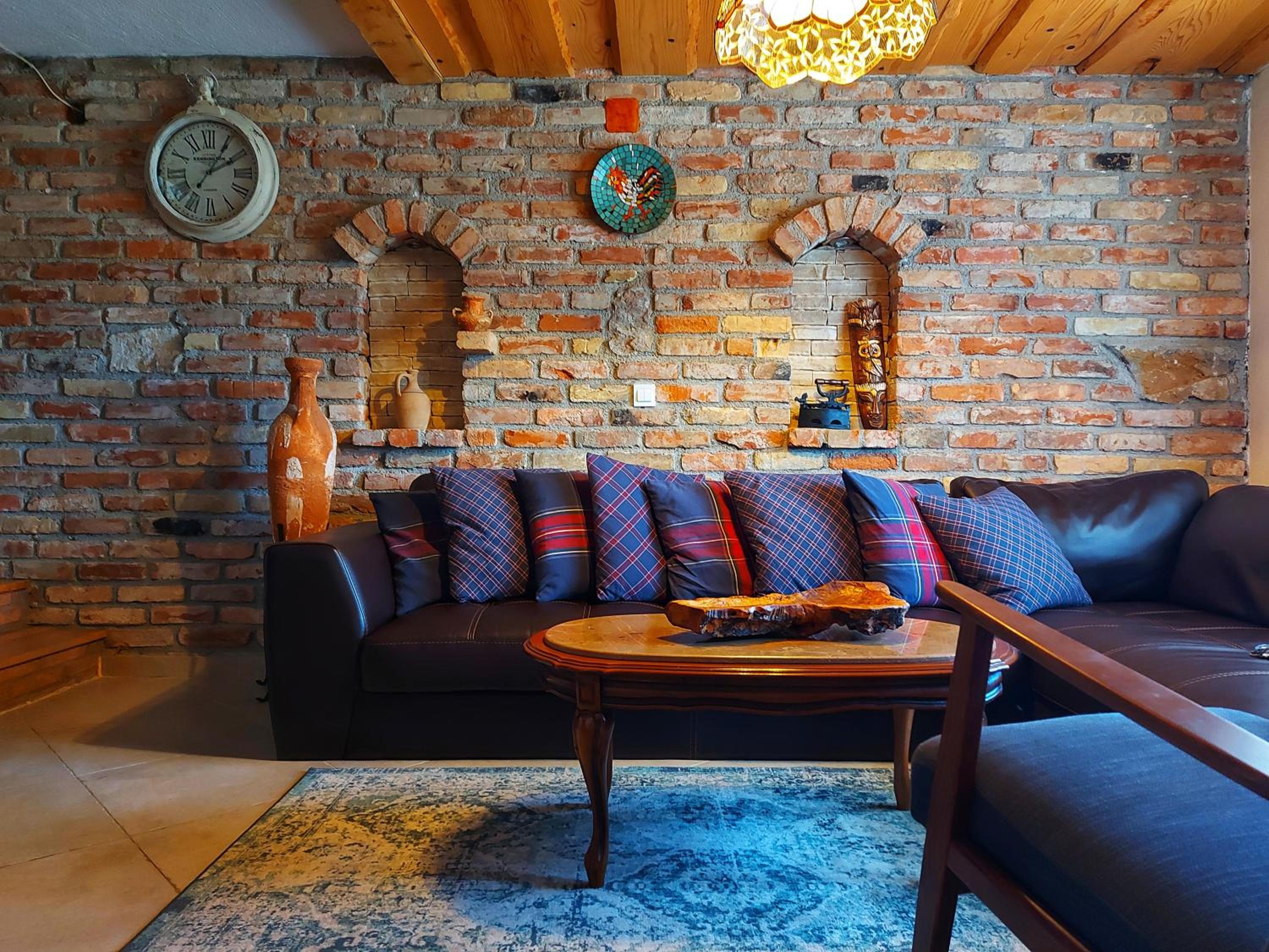 Peter's Pine Cottage