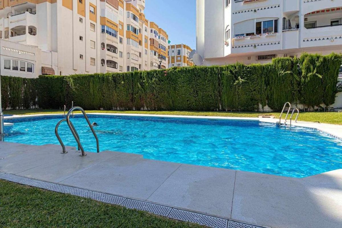 797 Holiday Rentals - Amplio piso para 4 en el centro de arroyo de la miel photo 4