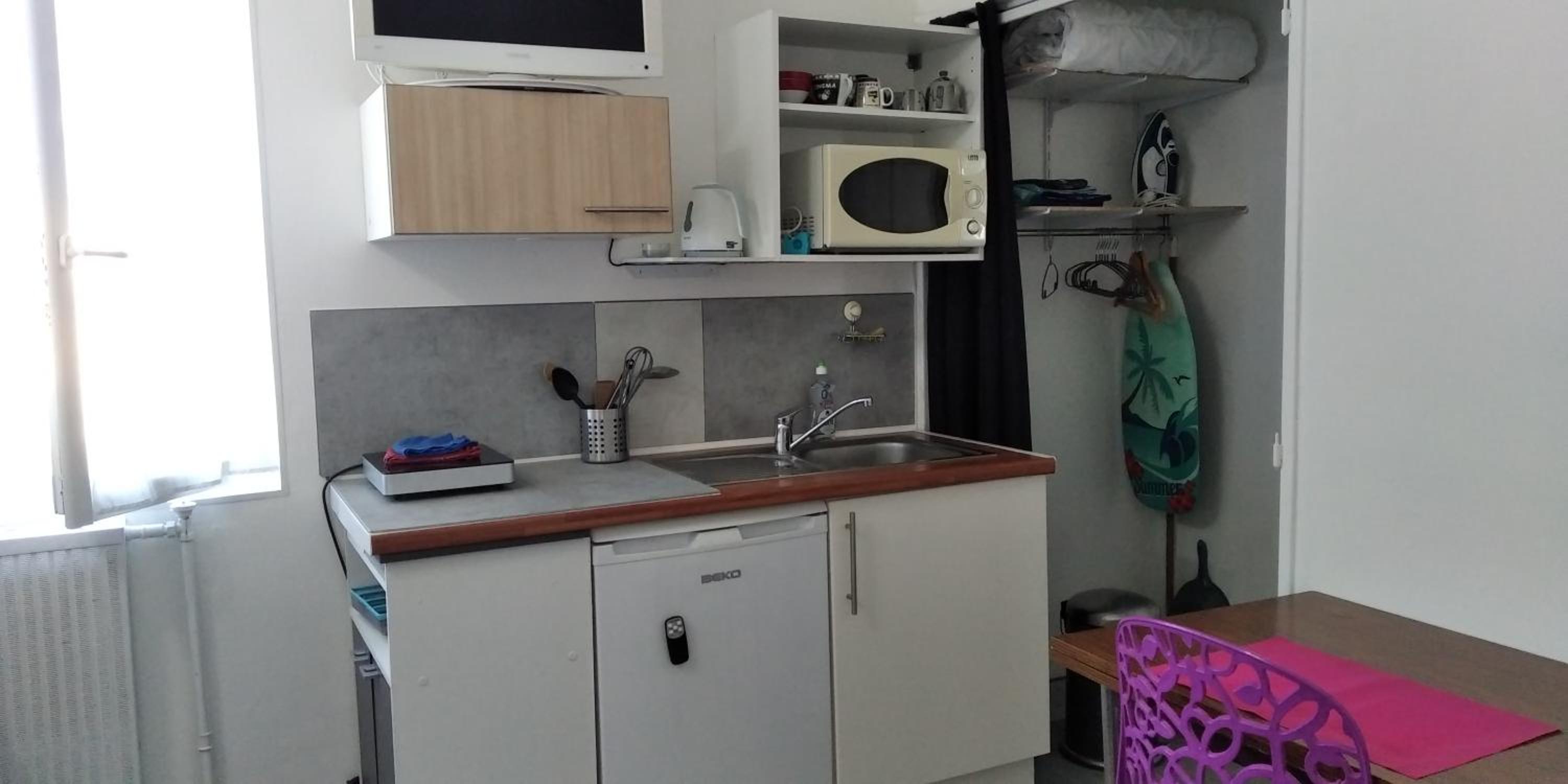 Chambre 1 PERSONNE et STUDIO 1 personne Avec Entrée Libre et Salle de Bain Privée