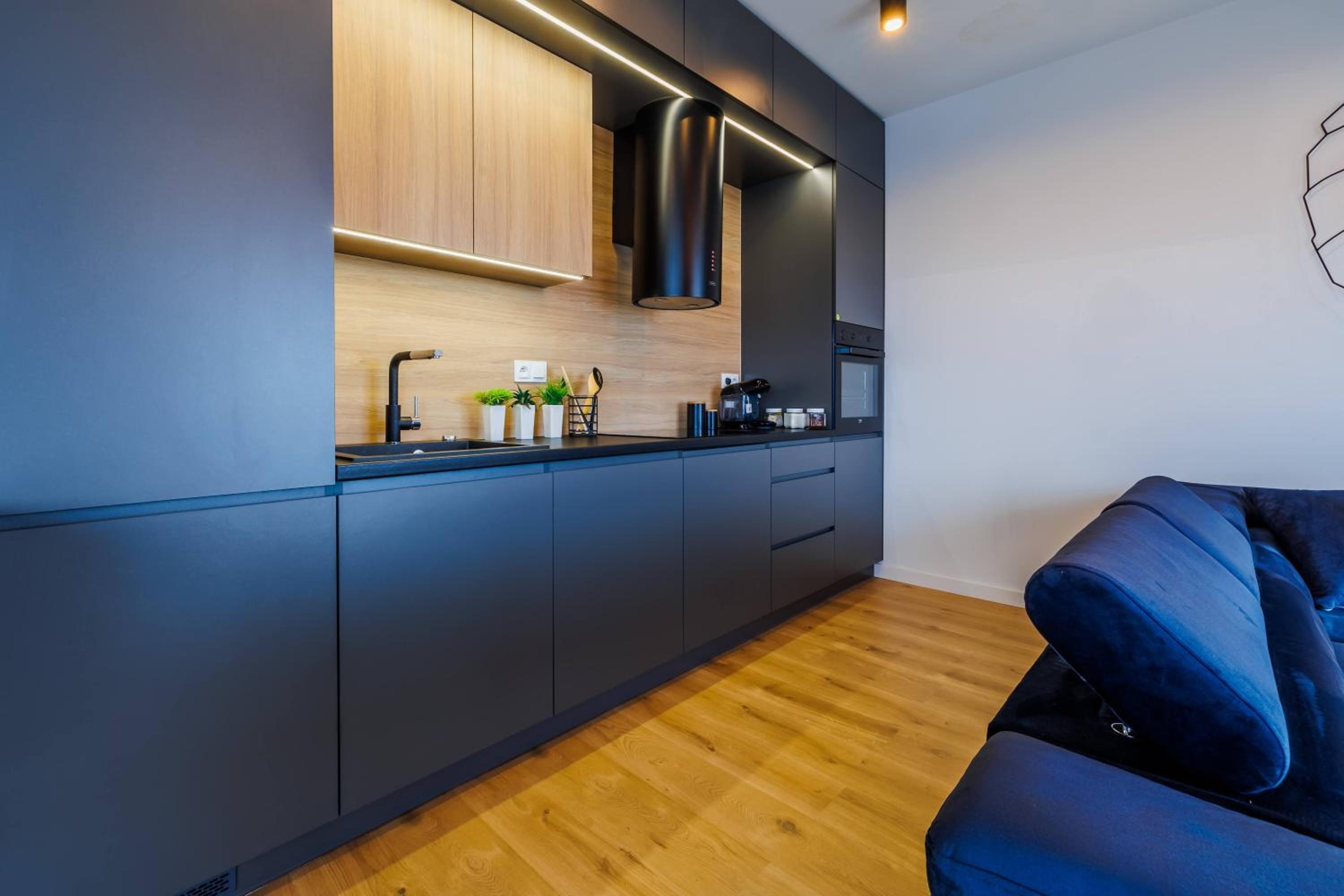 Panorama Capital Black