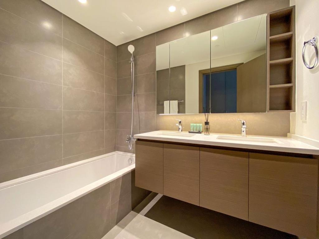 Modern Urban 3 bedroom apartment Dubai Creek Harbour