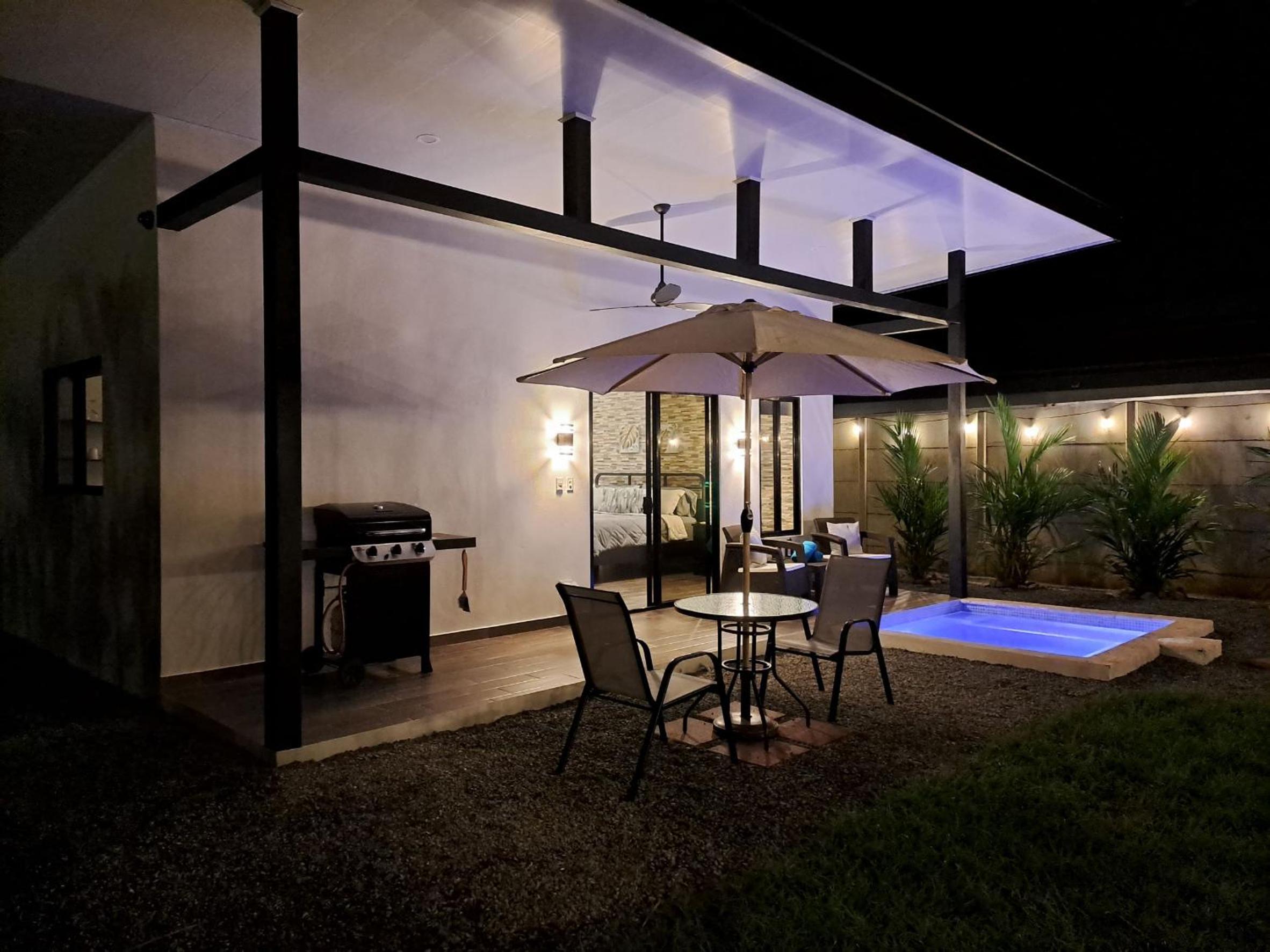 Comfy King bed, private yard and pool!