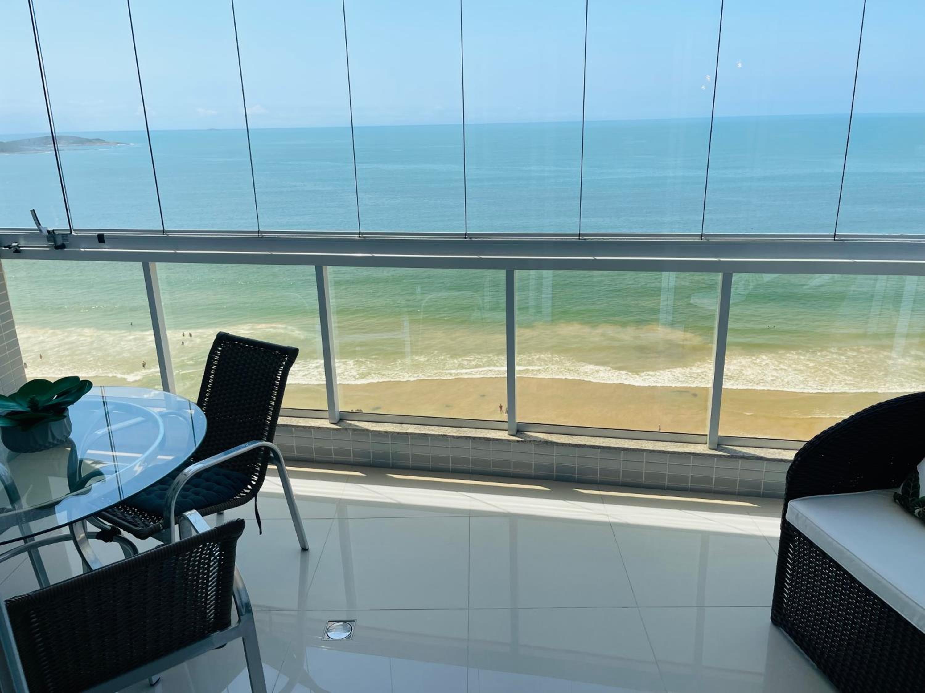 praia do morro Guarapari,beira mar topĂssimo apartamento