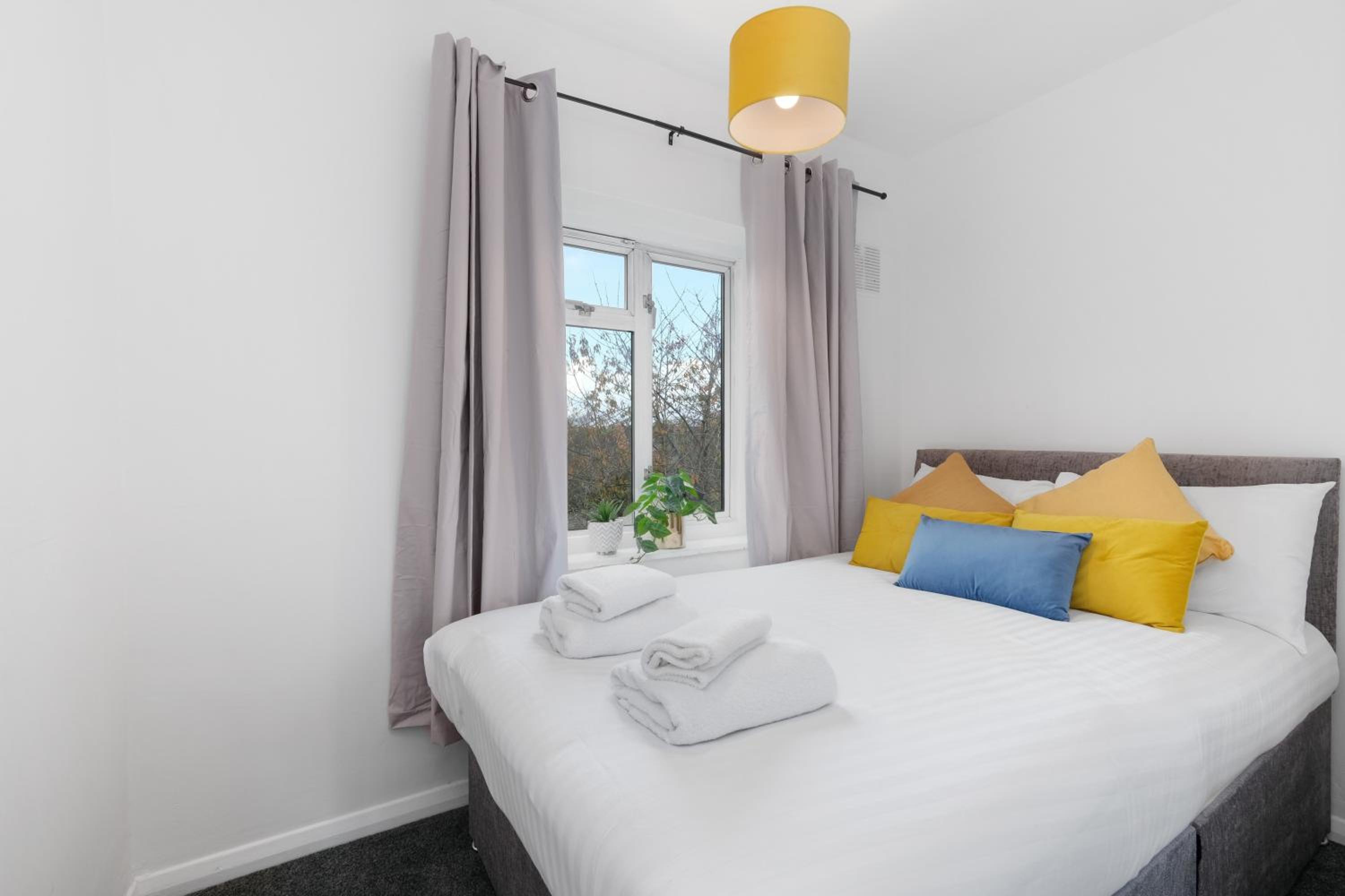 Brambles House West Drayton 3 Bedroom House with parking By MDPS view 5