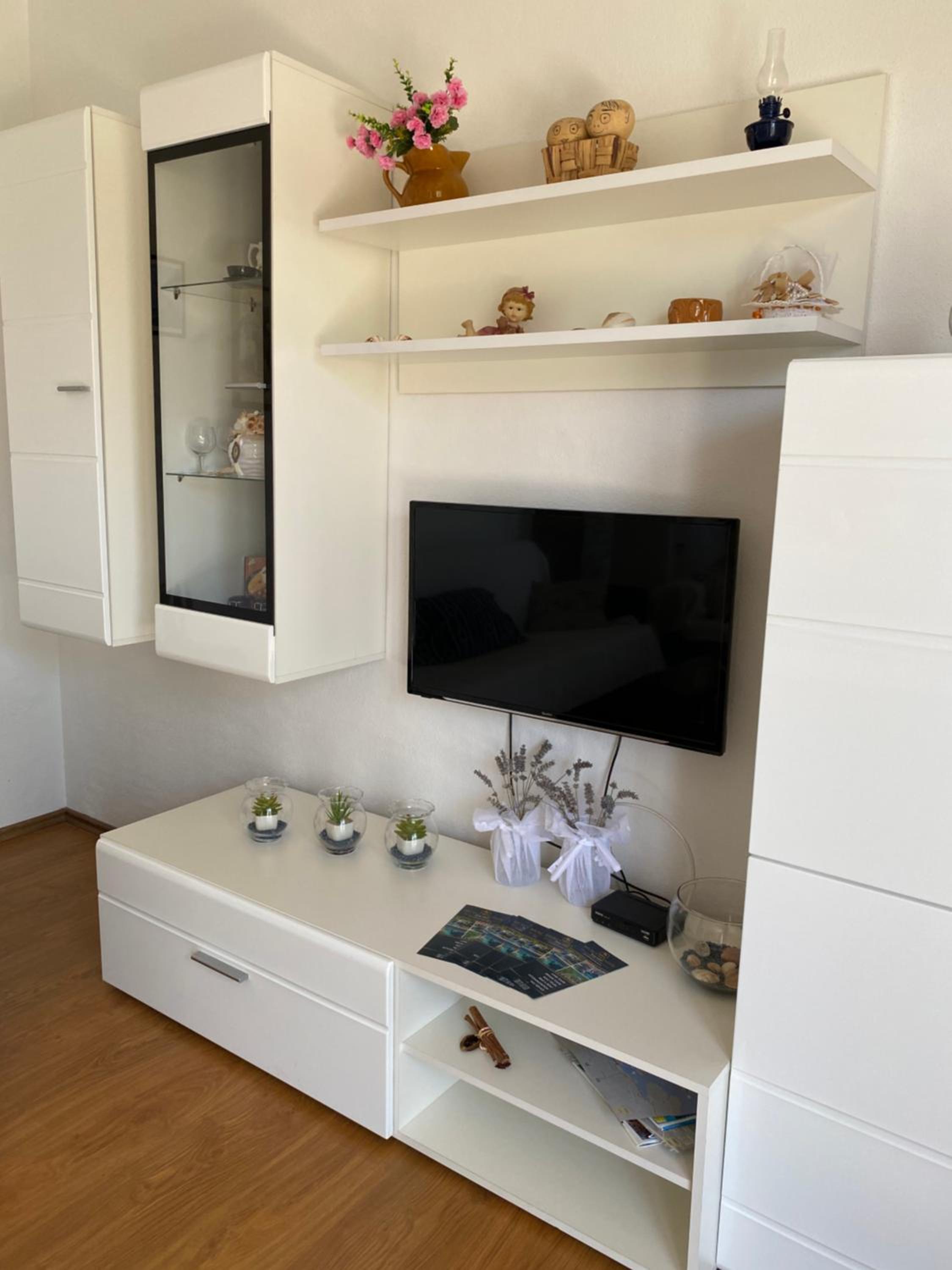 Bright and spacious apartment with outdoor space view 3