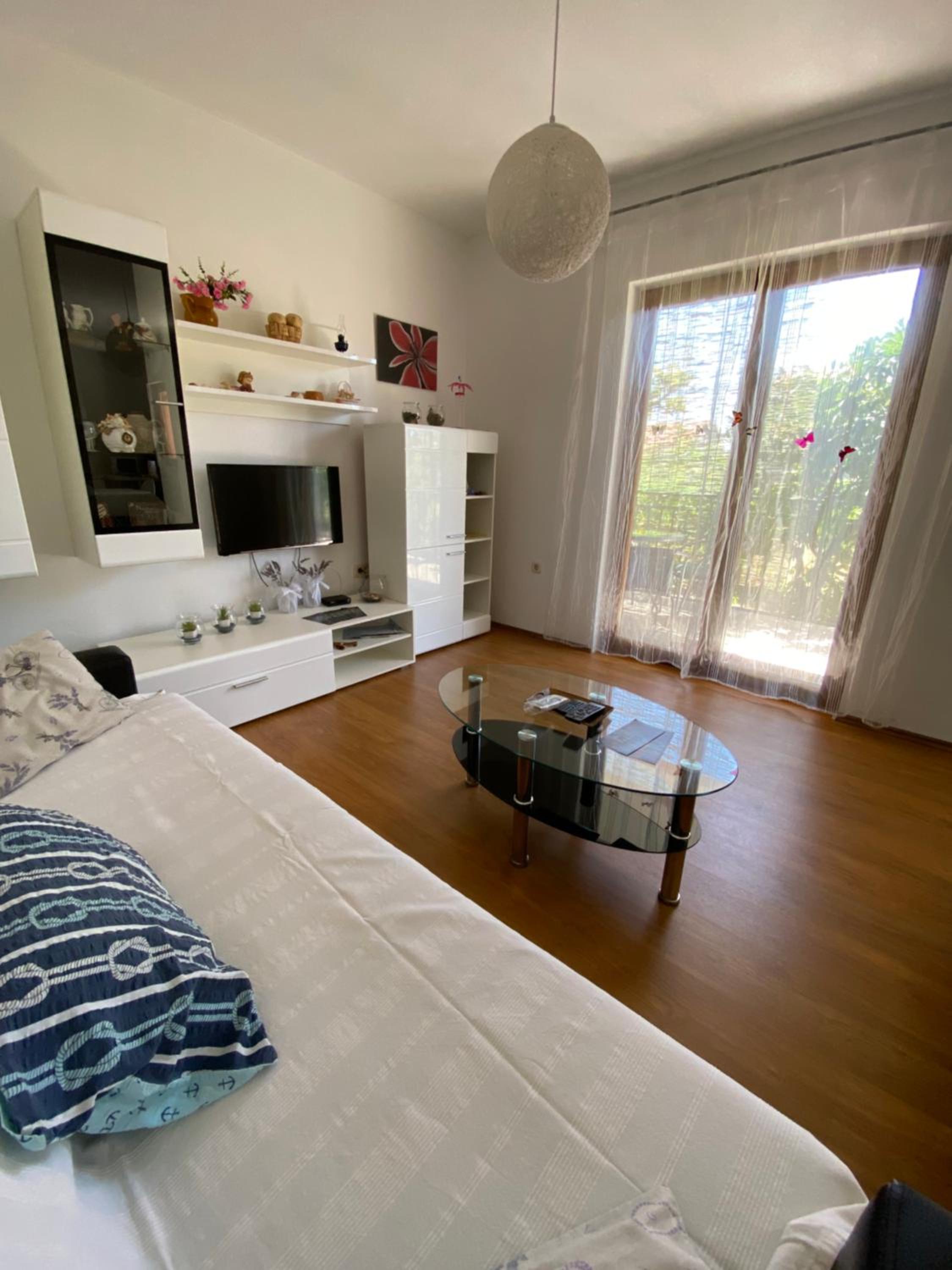 Bright and spacious apartment with outdoor space view 4