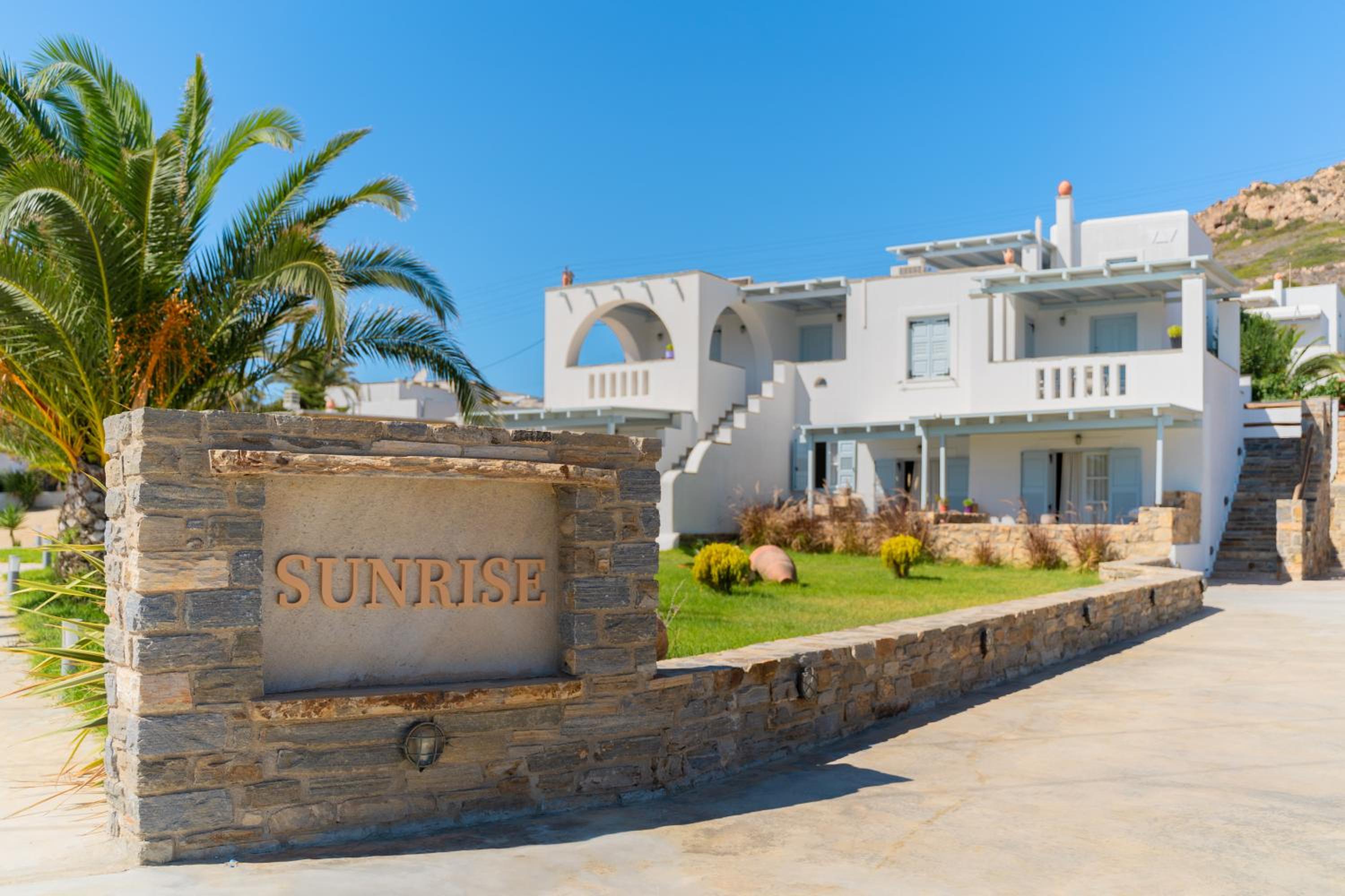 Hotel Sunrise Studios - Image 1