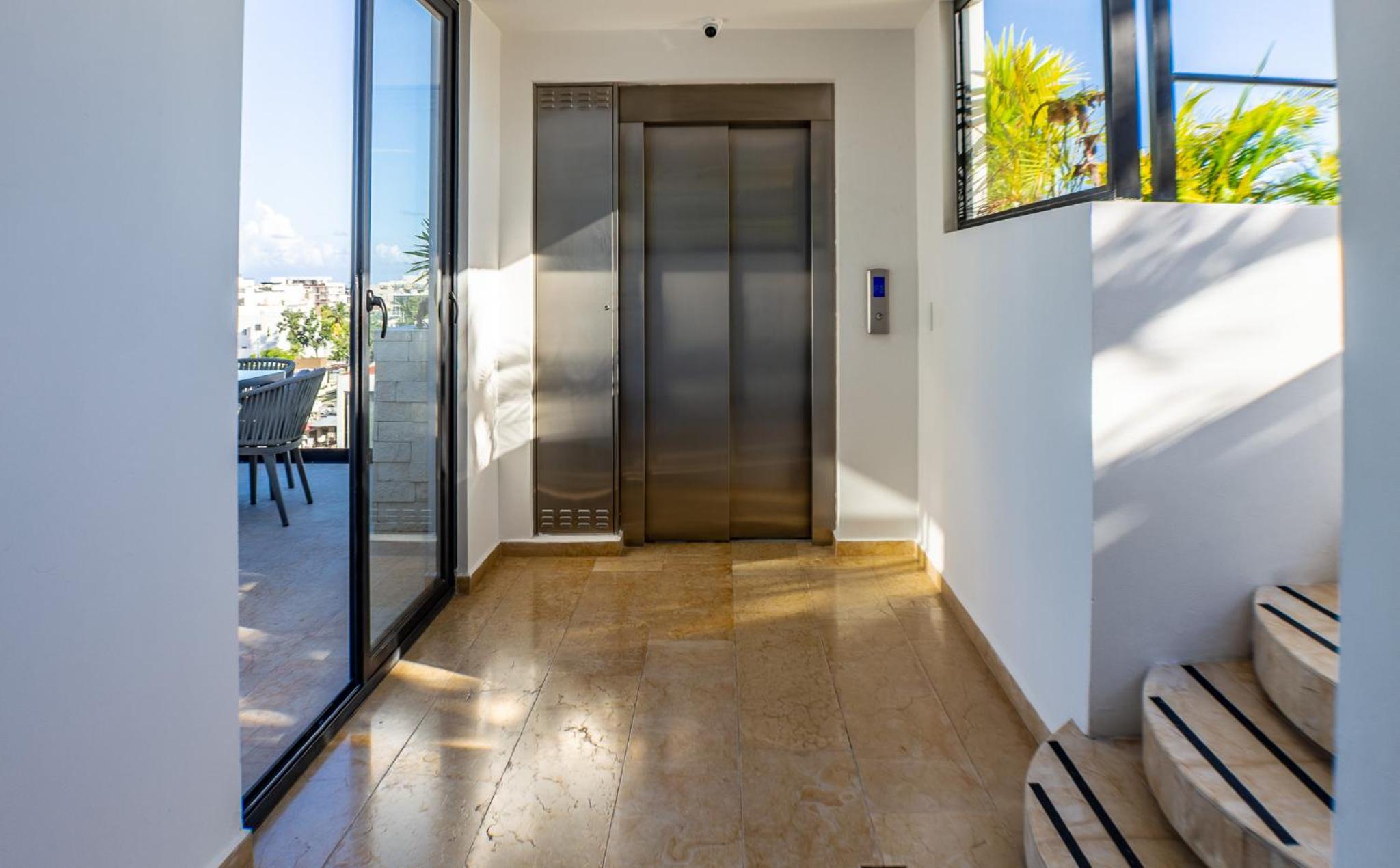 Estudio106 centrico en Menesse38 con roof