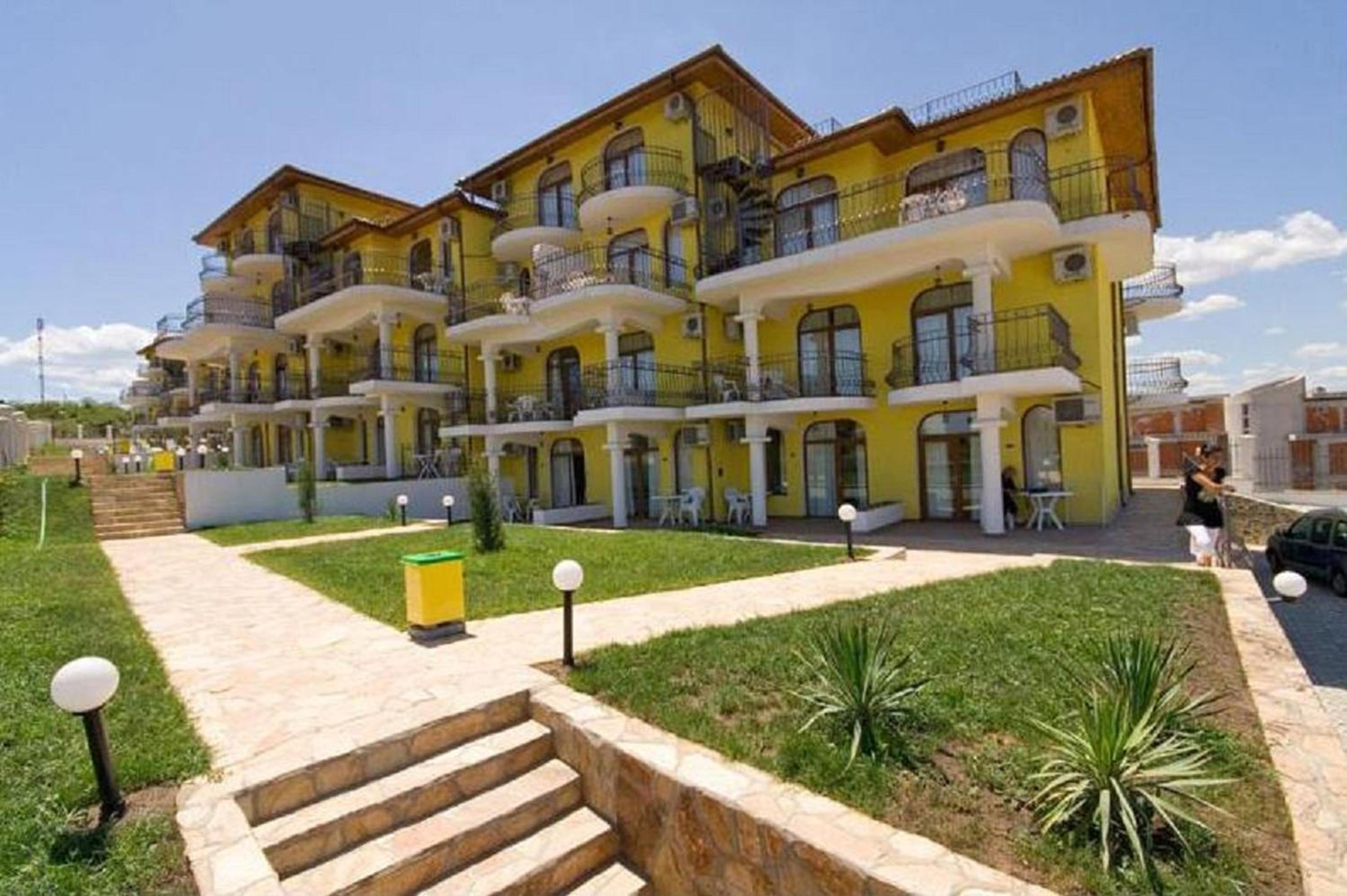 Menada Green Hills Apartments