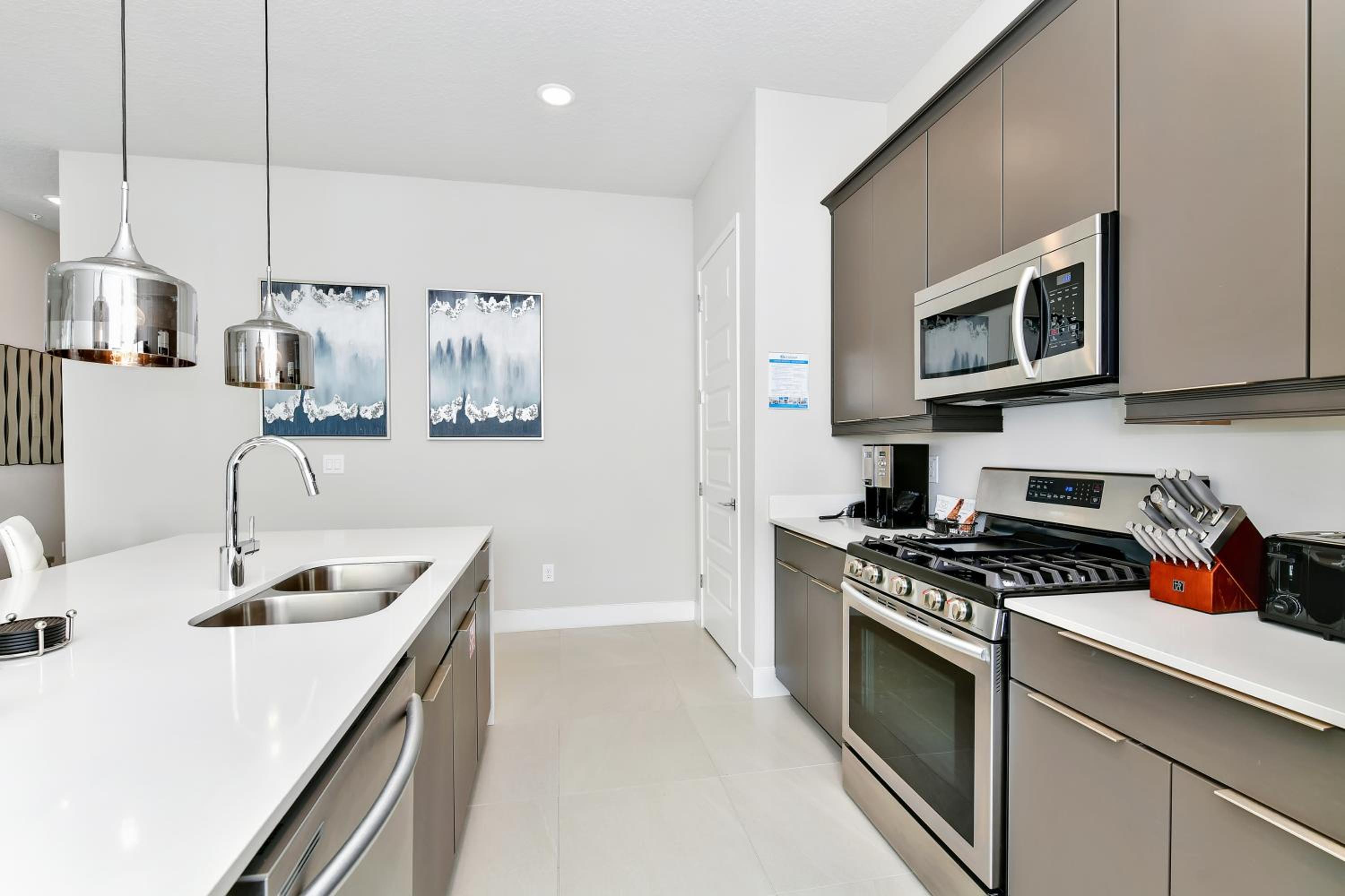 Stylish Condo near Disney w/ Hotel Amenities - 7740 - 2 - 108
