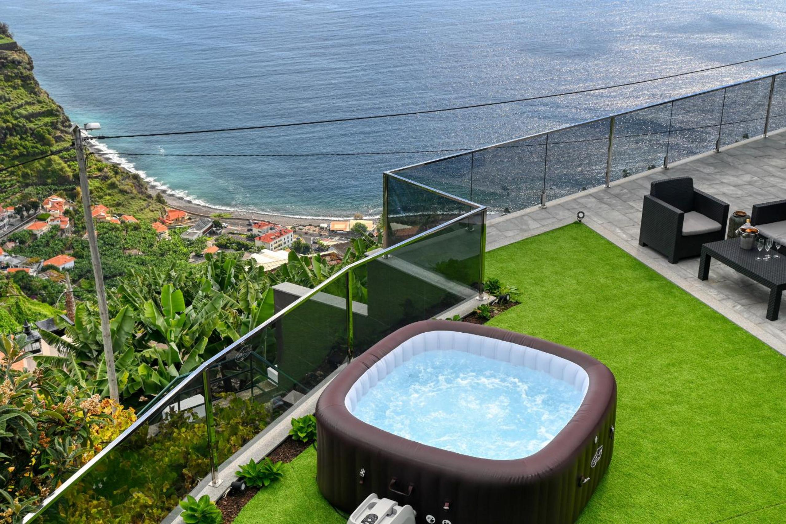 Sunrise Villa, a Home in Madeira