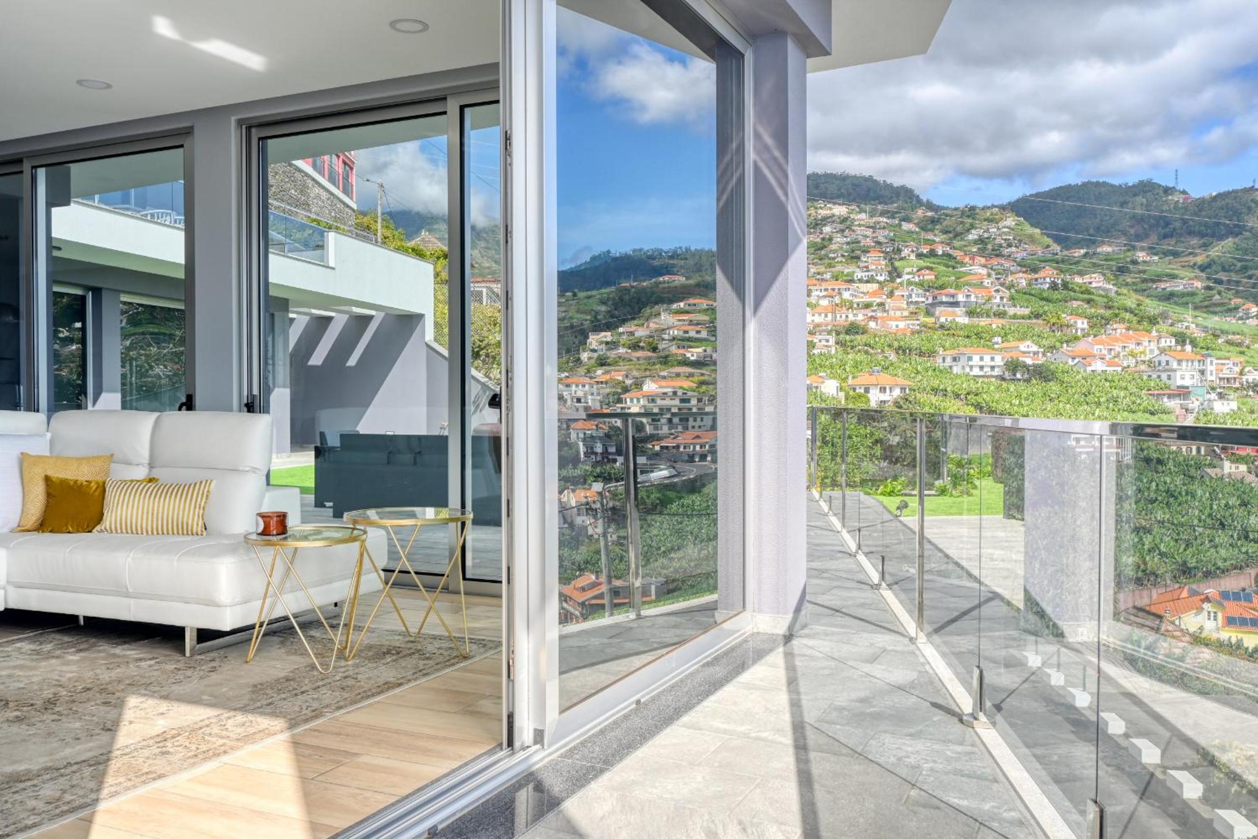 Sunrise Villa, a Home in Madeira