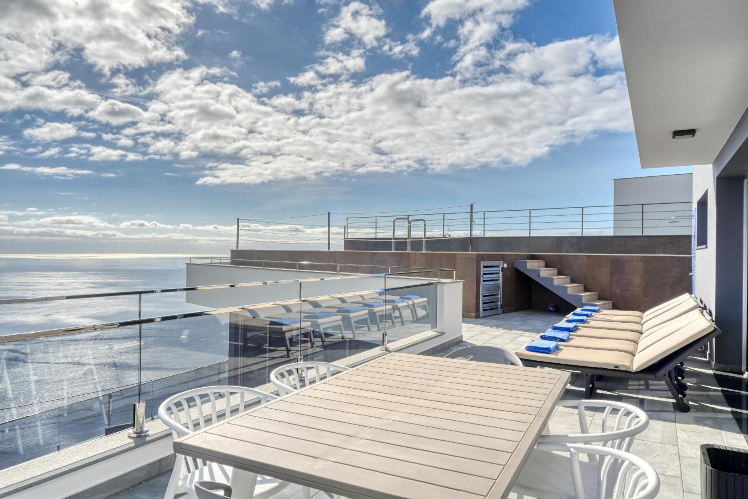 Sunrise Villa, a Home in Madeira