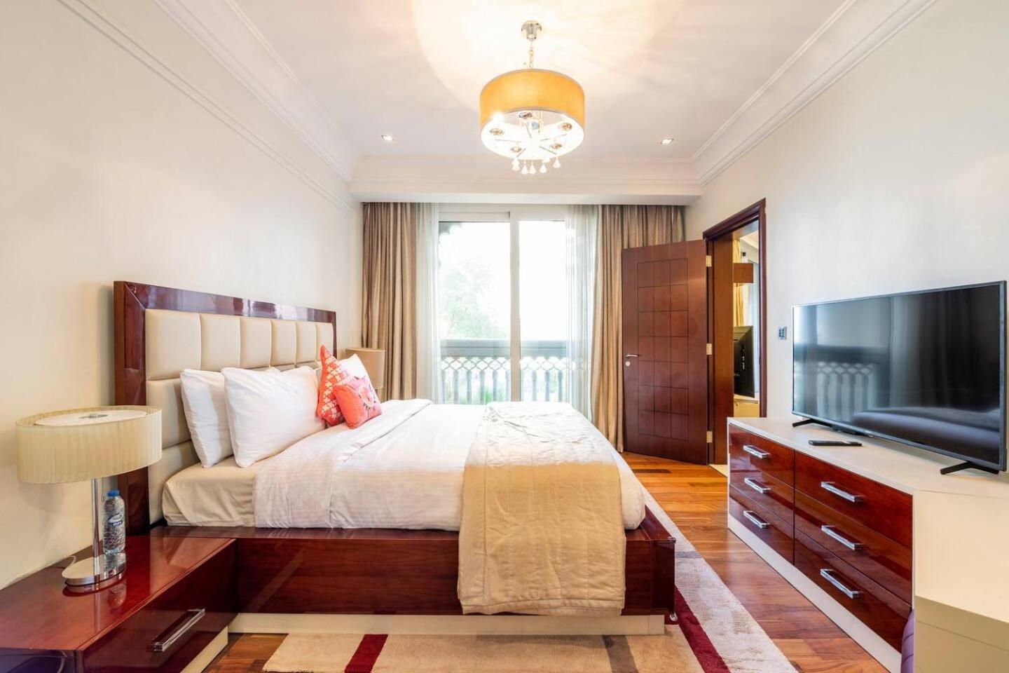 1-bedroom apartment with pool
