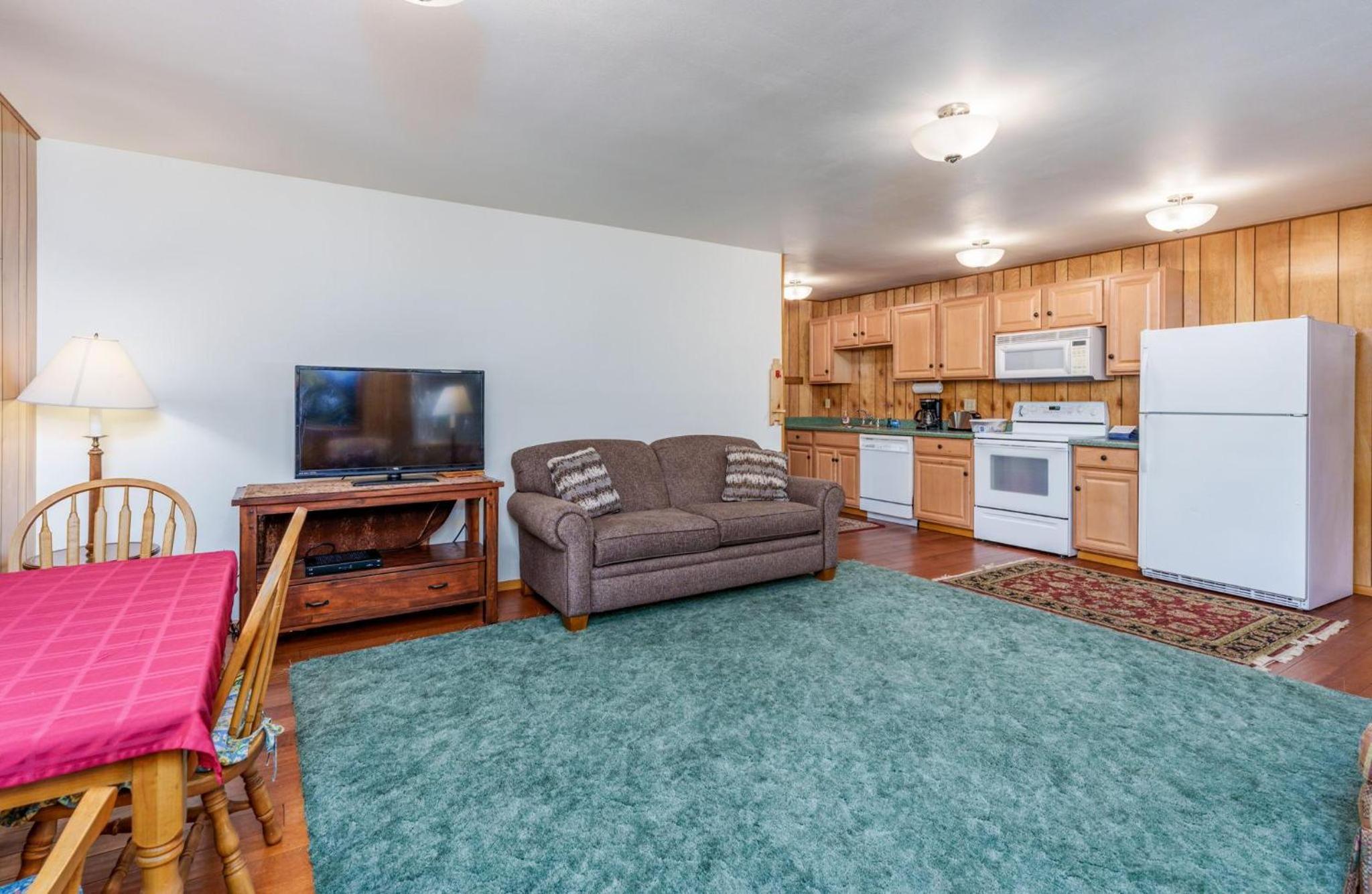 Hutchings Cabin & Apt. view 5