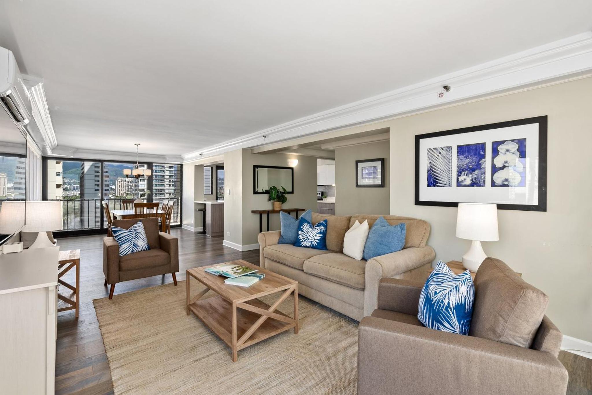 Expansive Lanai w/ Panoramic Views - Walk to Waikiki Beach