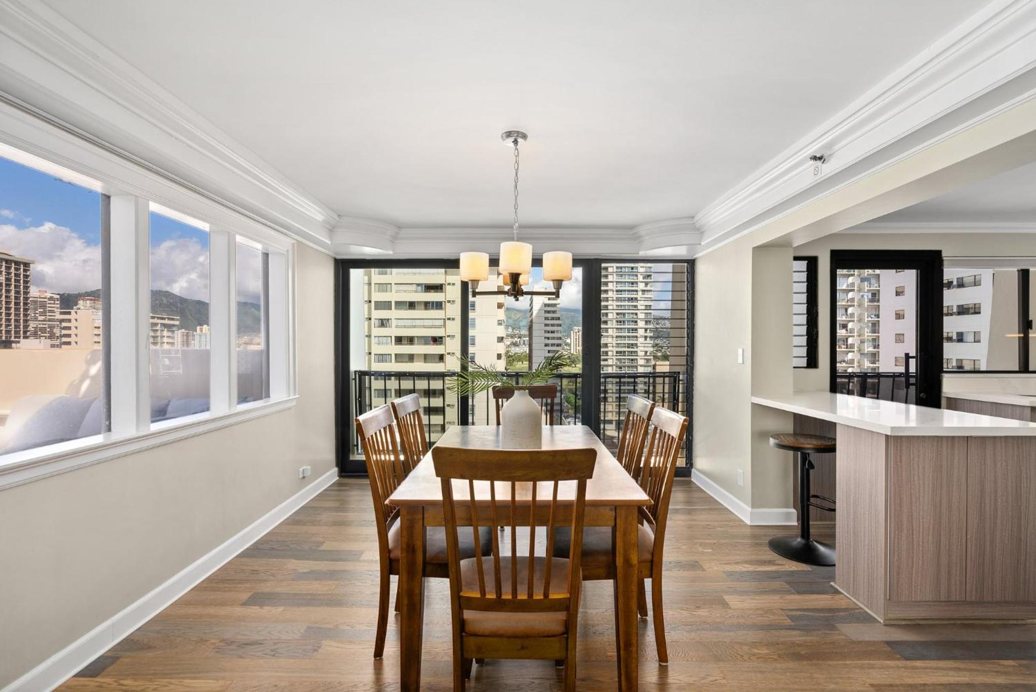 Expansive Lanai w/ Panoramic Views - Walk to Waikiki Beach