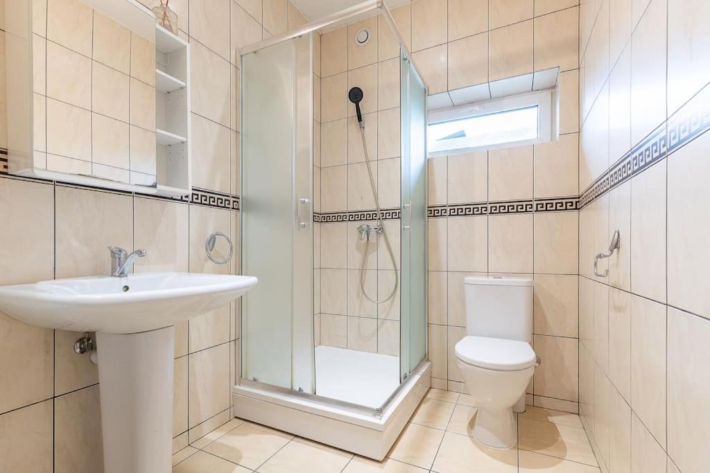 New House, Private Garden & Parking City Center