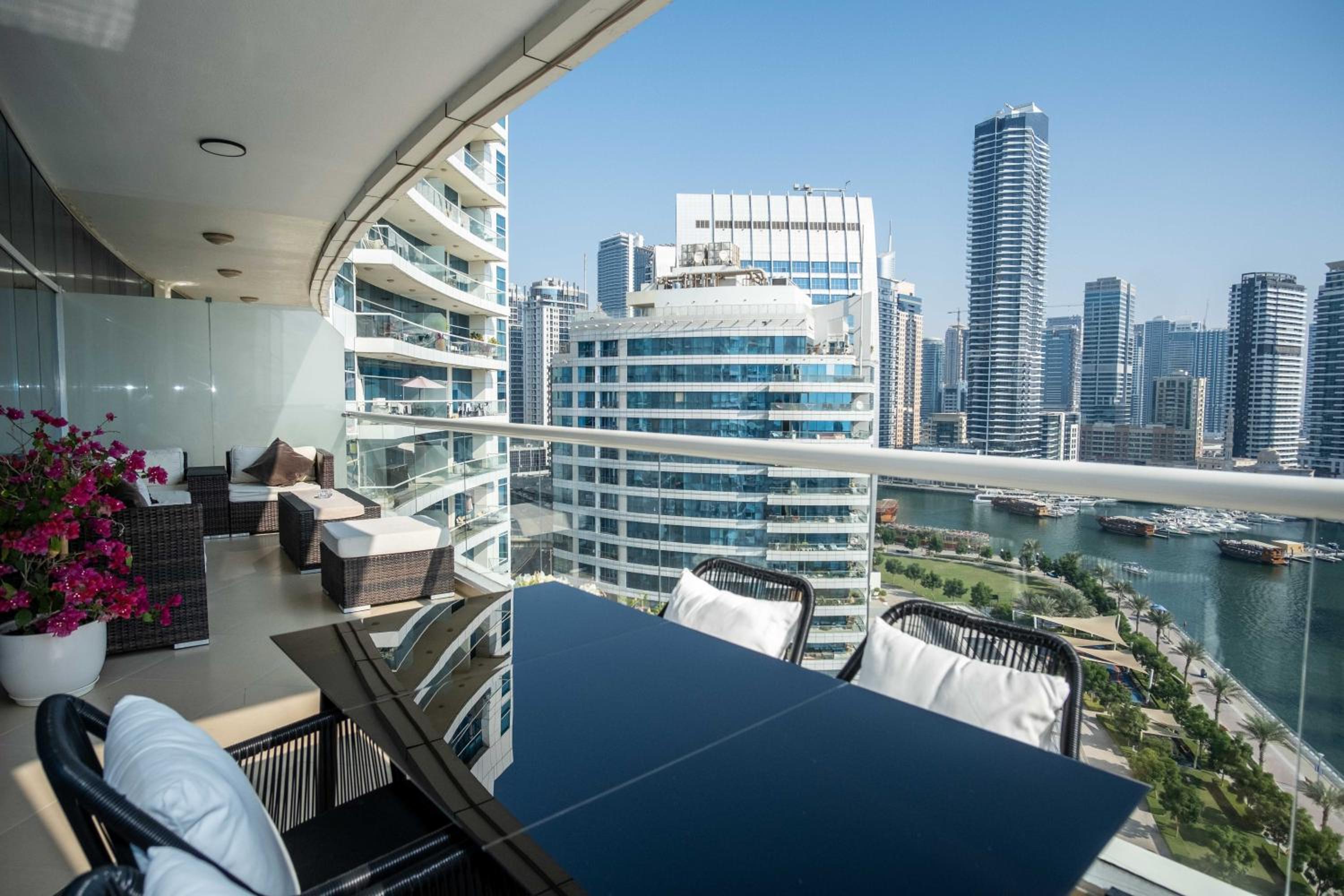 WSuites - Big Terrace with Beautiful Marina View