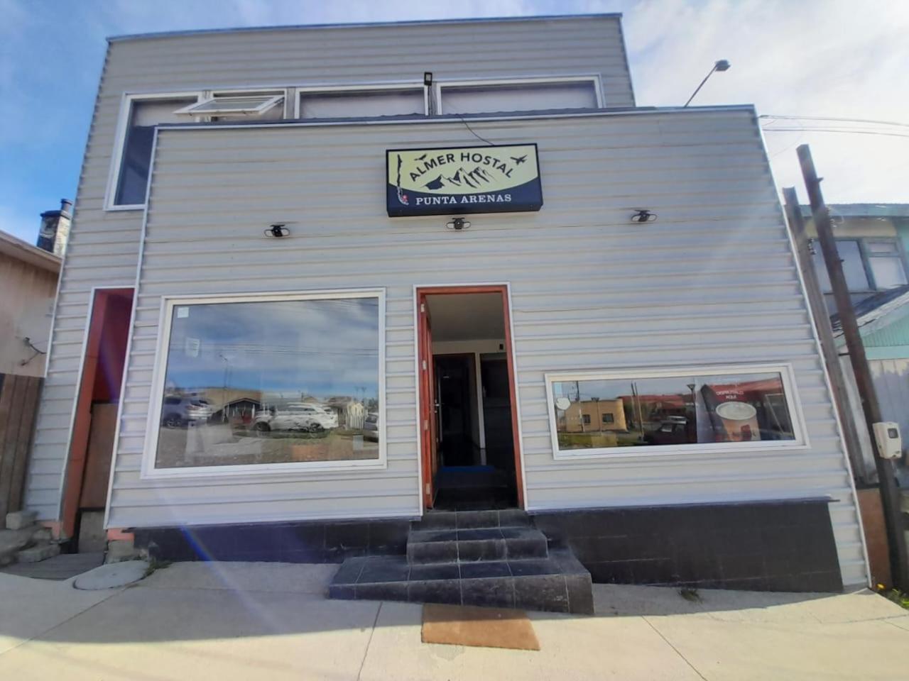 Hotel ALMER HOSTAL - Image 1