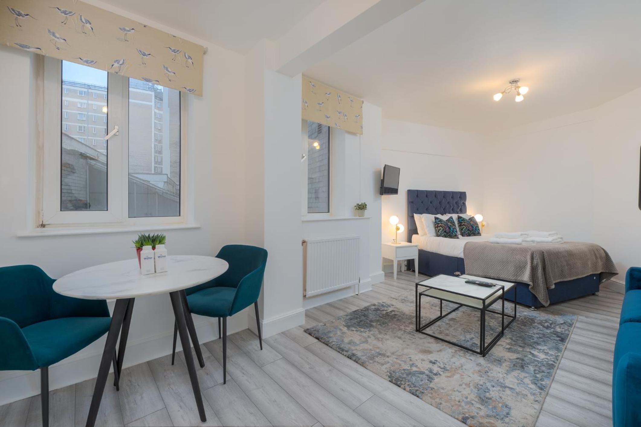 CAPITAL Apartment 4 Chelsea Cloisters